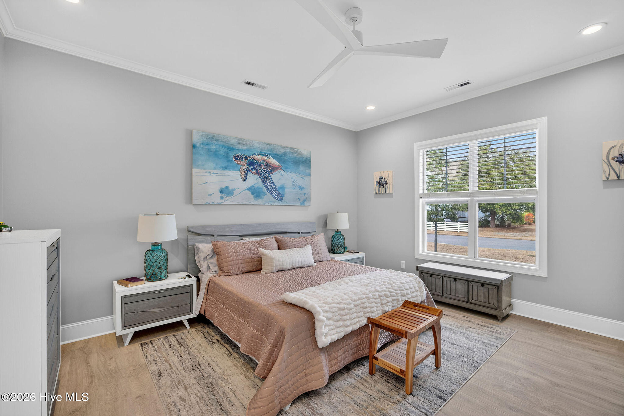 100557303 | Photo 32