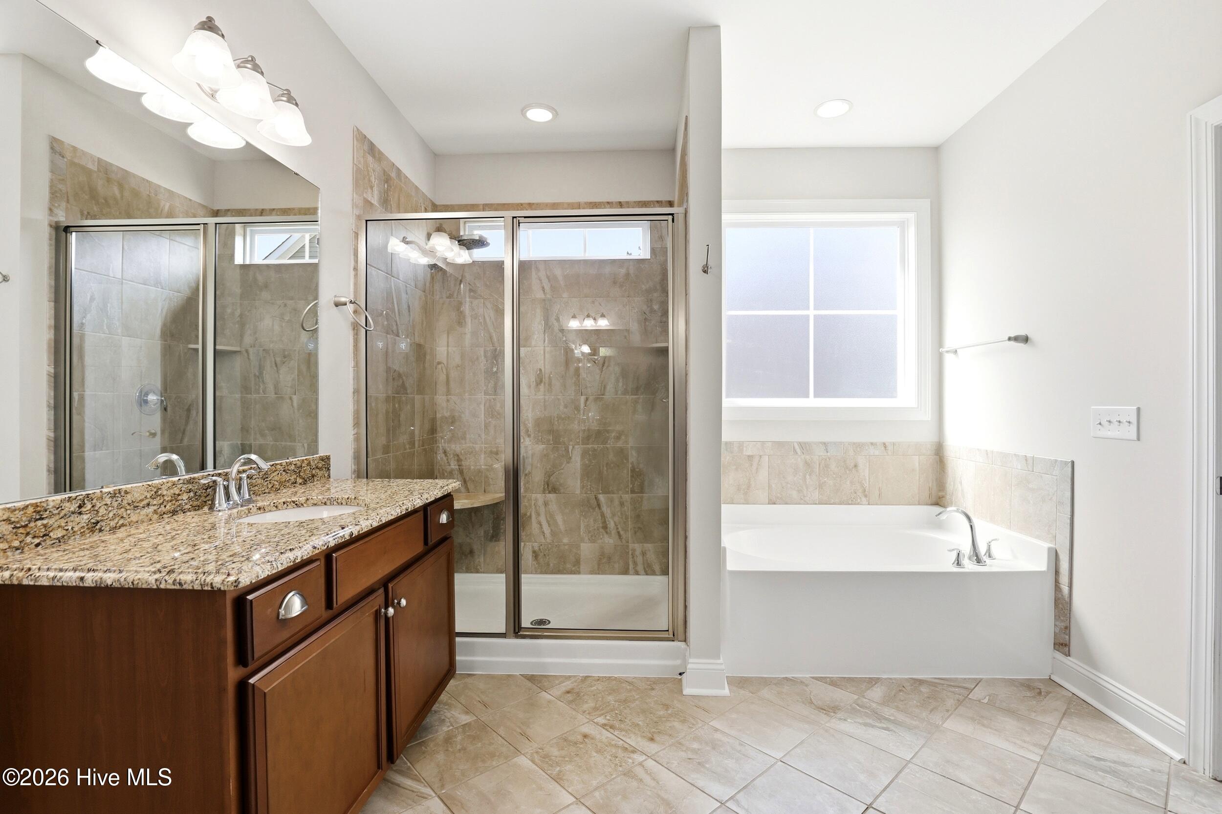 100569352 | Photo 28