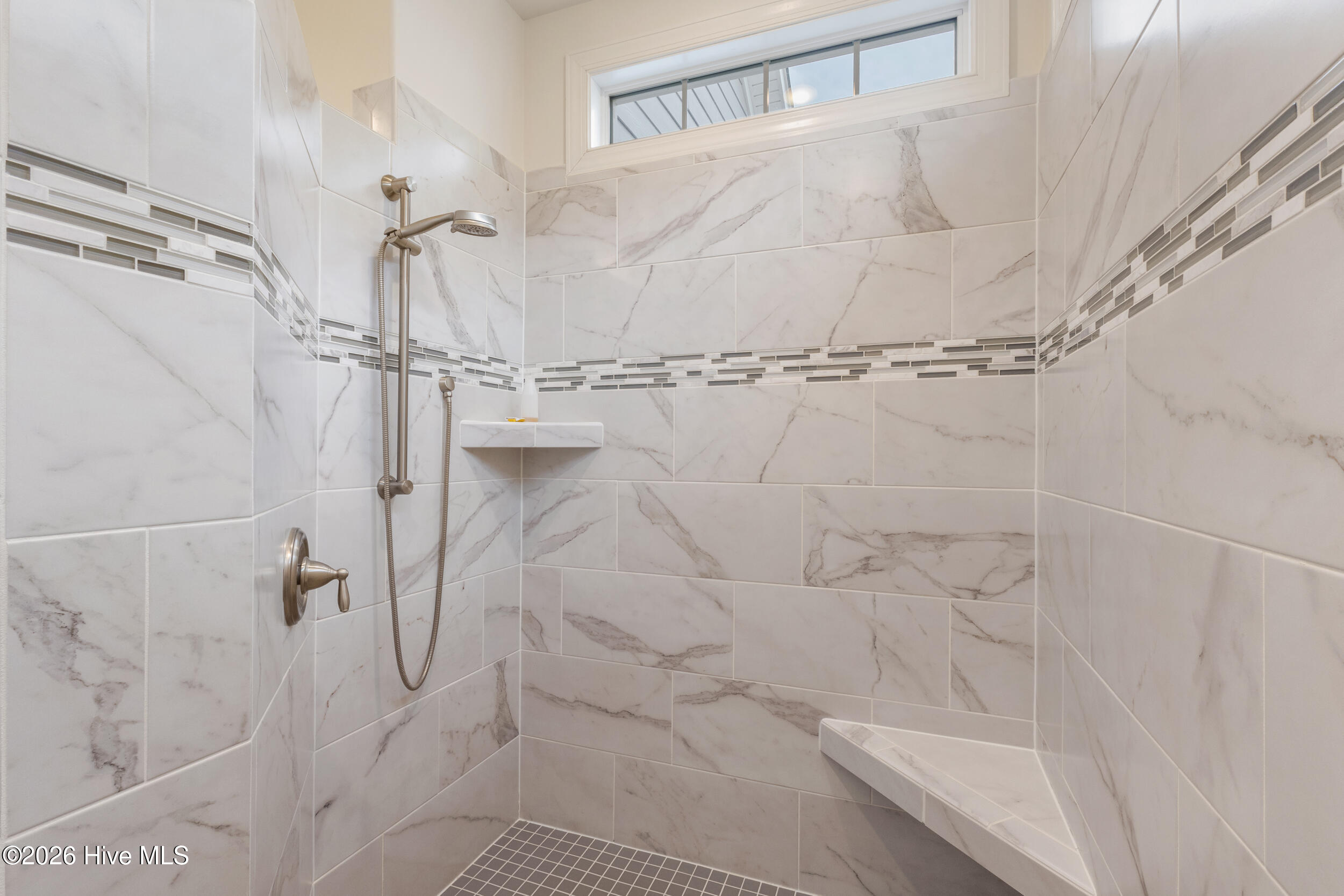 100556114 | Photo 35