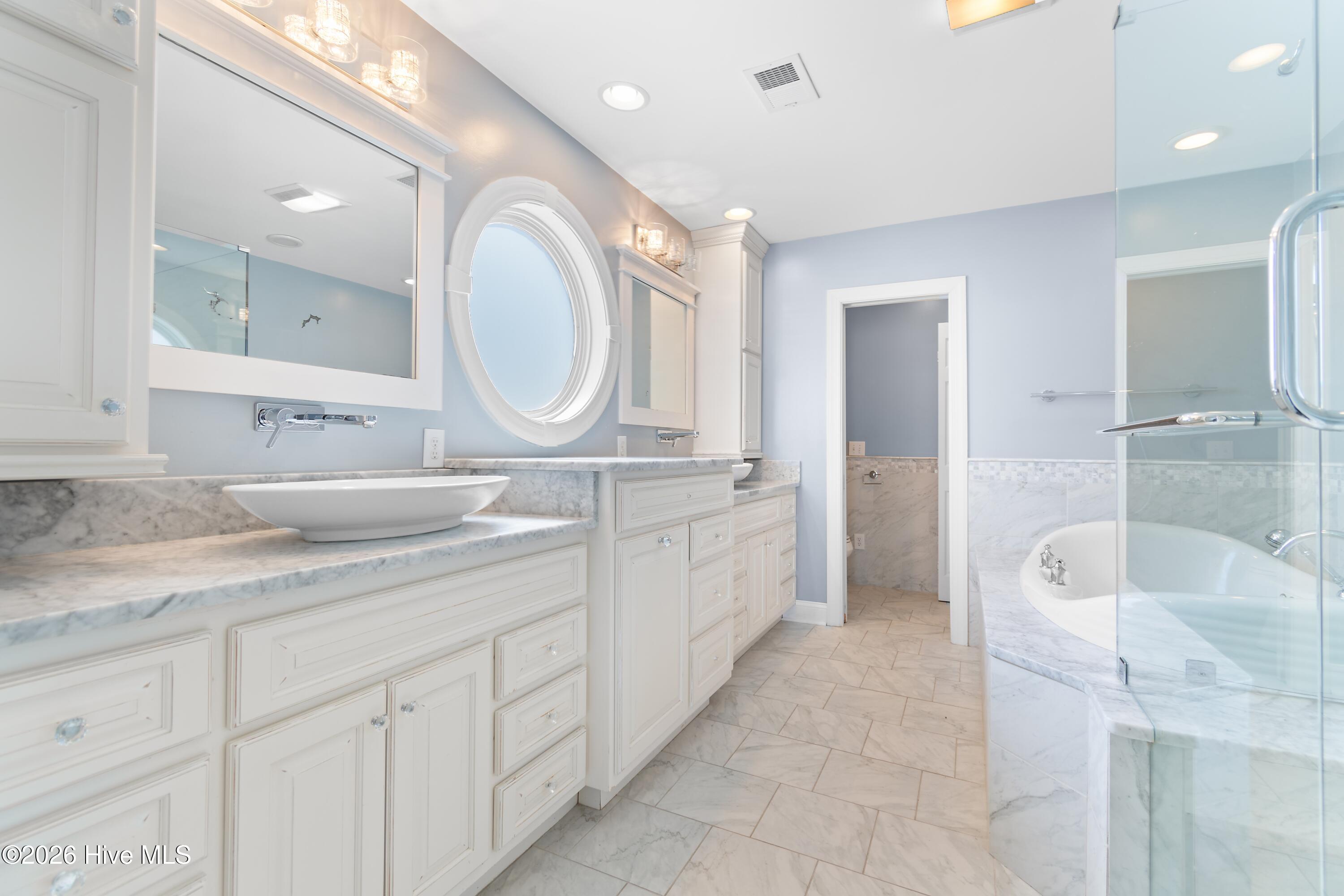 100566574 | Photo 23