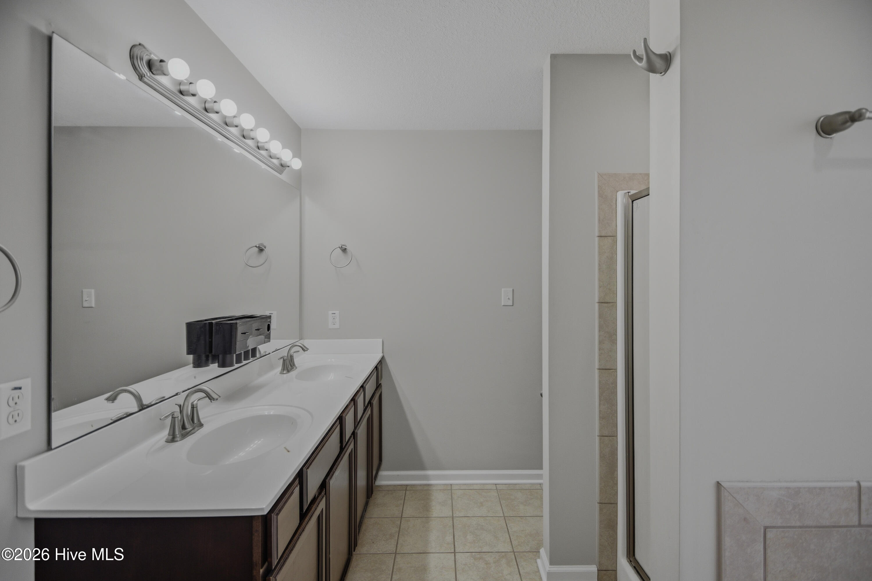 100568409 | Photo 20