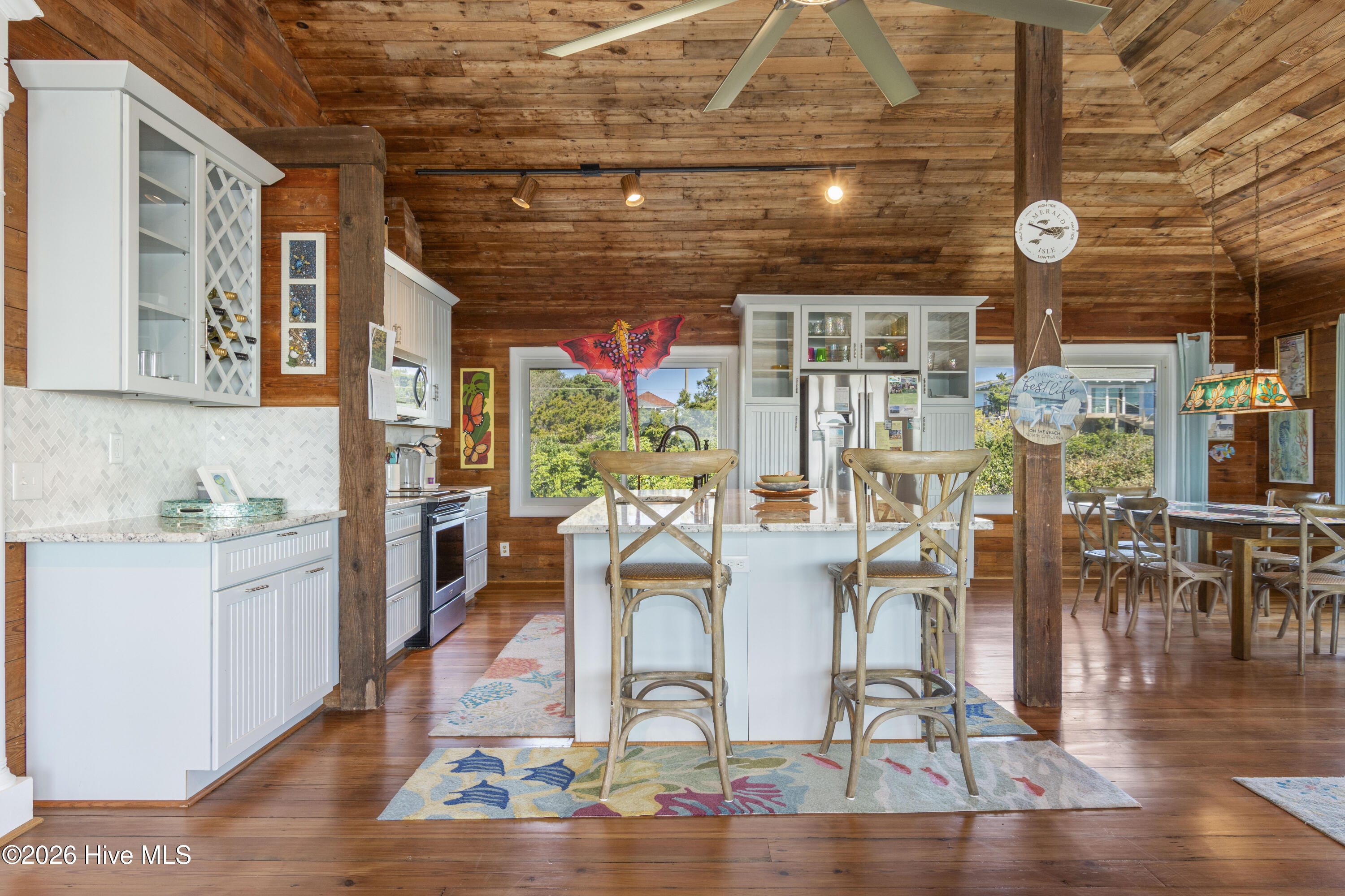 100553292 | Photo 23