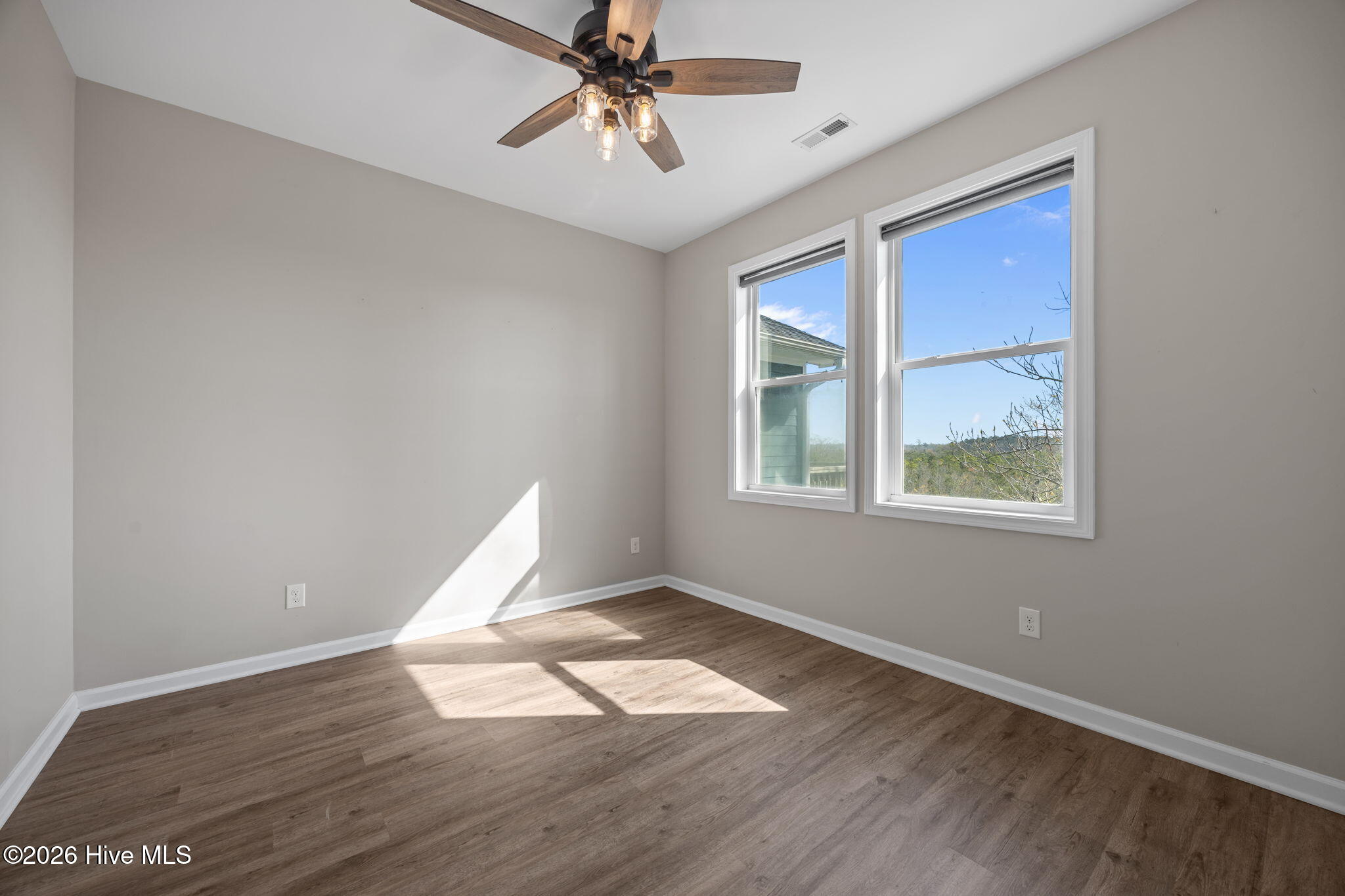 100562529 | Photo 36