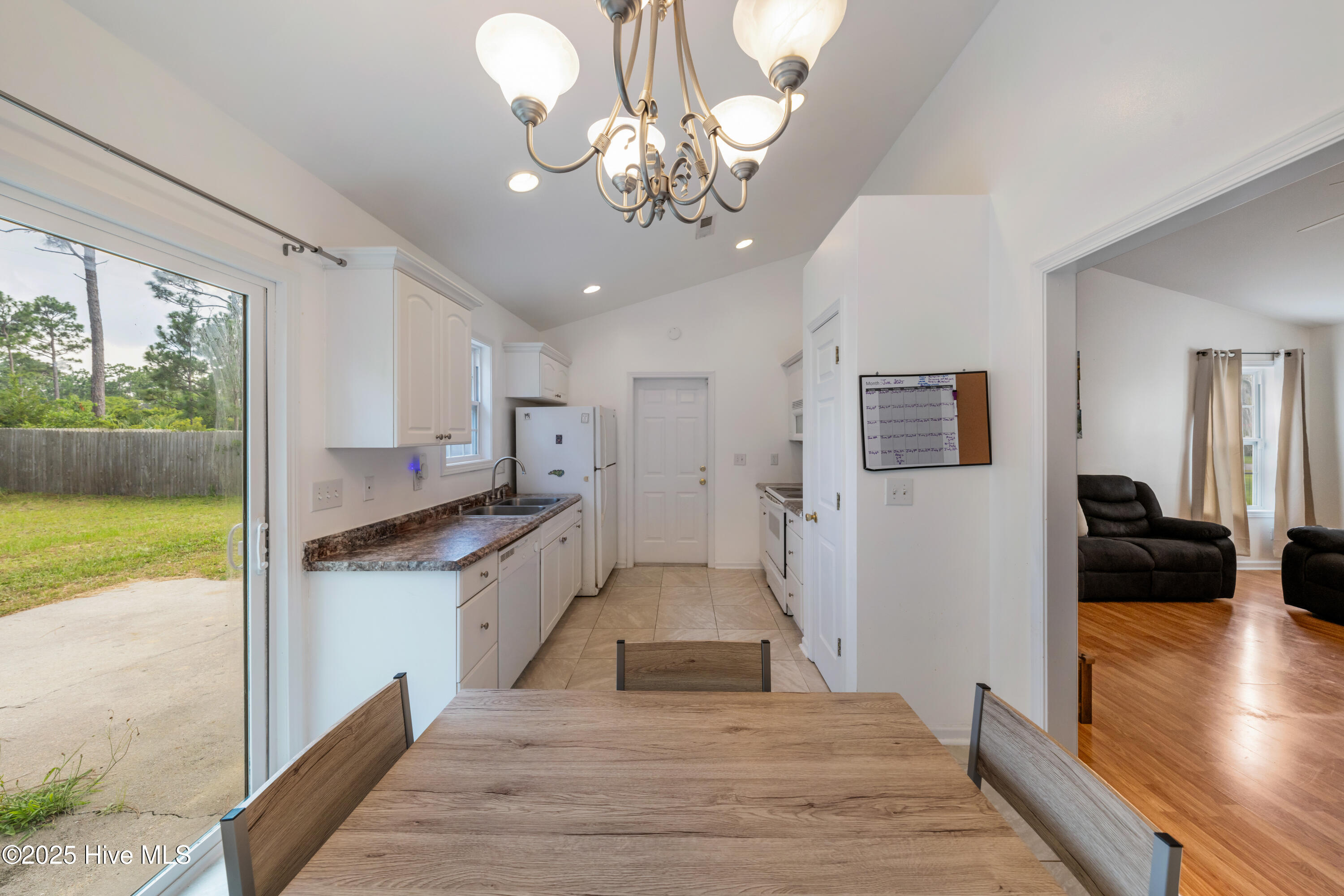 100516282 | Photo 18