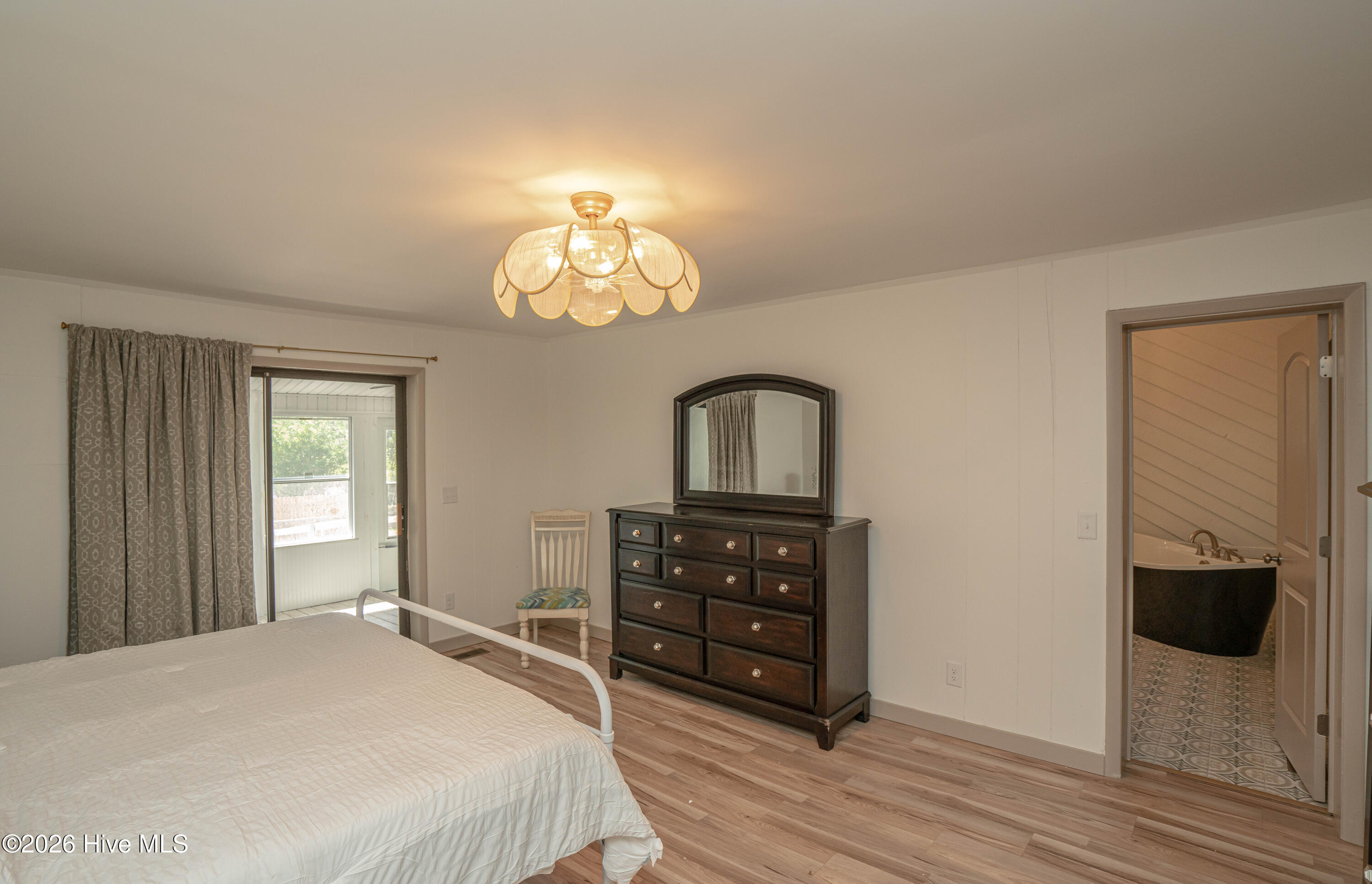 100567372 | Photo 35