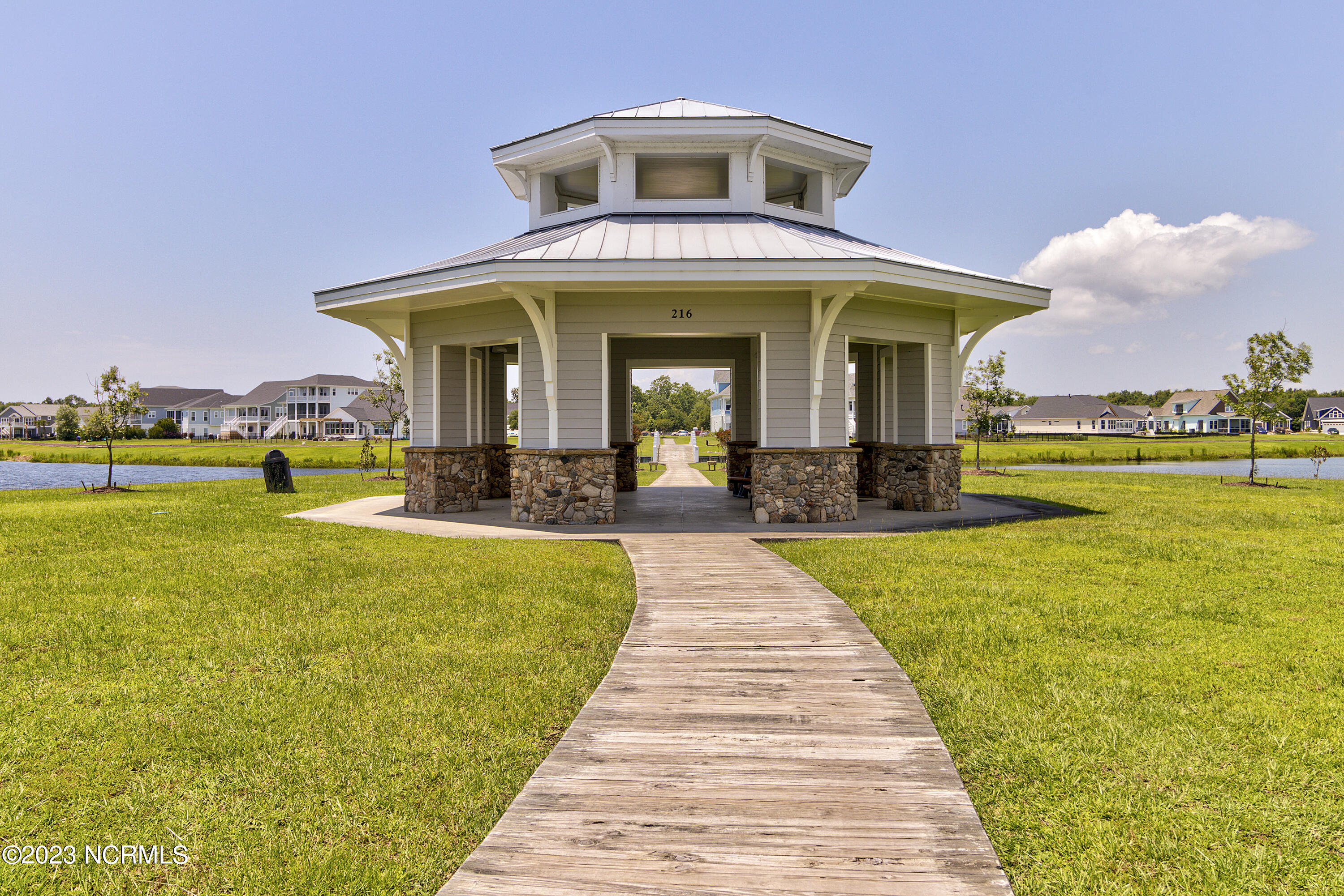 100562014 | Photo 22