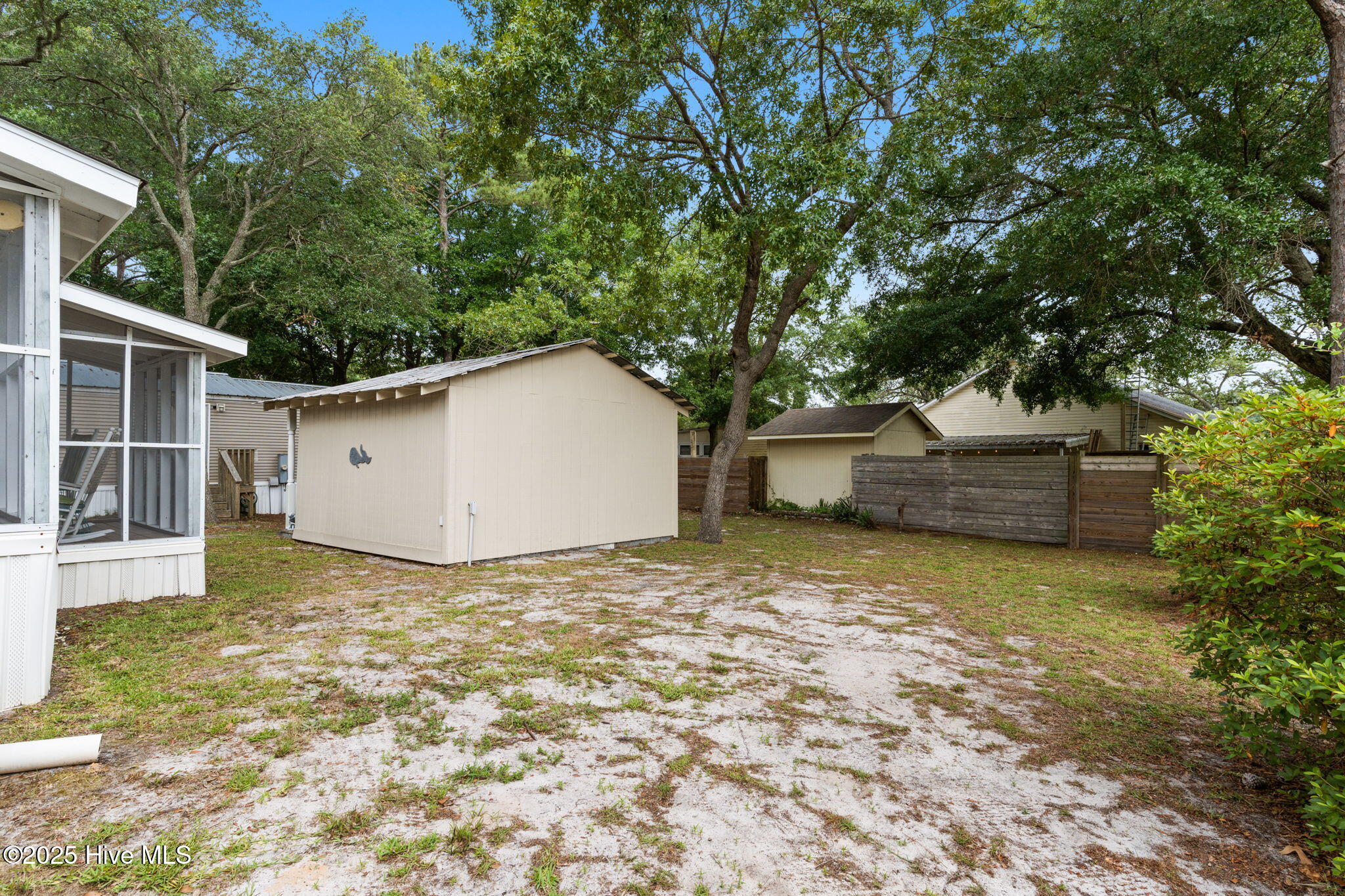 100569446 | Photo 24