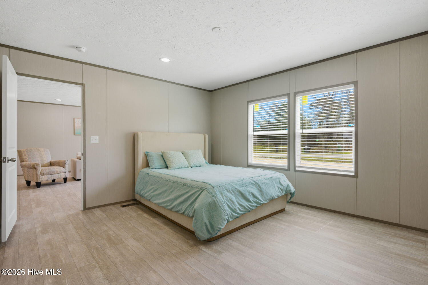 100563792 | Photo 17