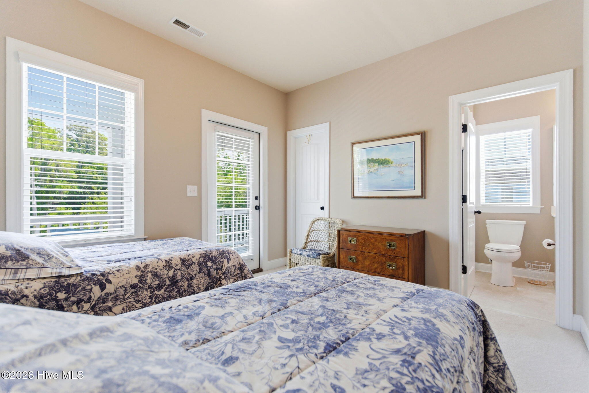 100569700 | Photo 39