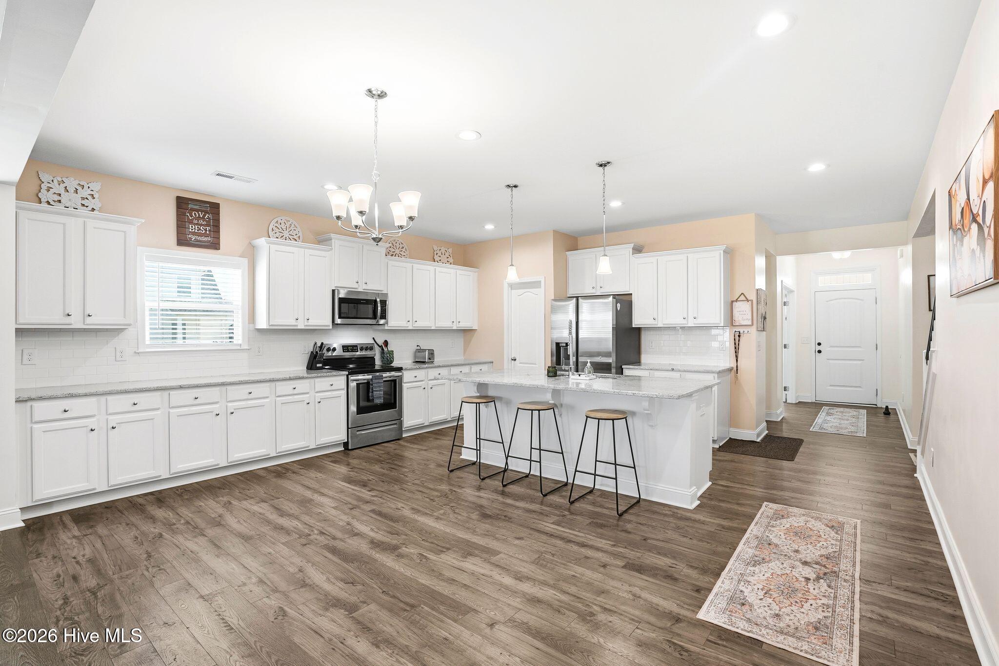 100567646 | Photo 16