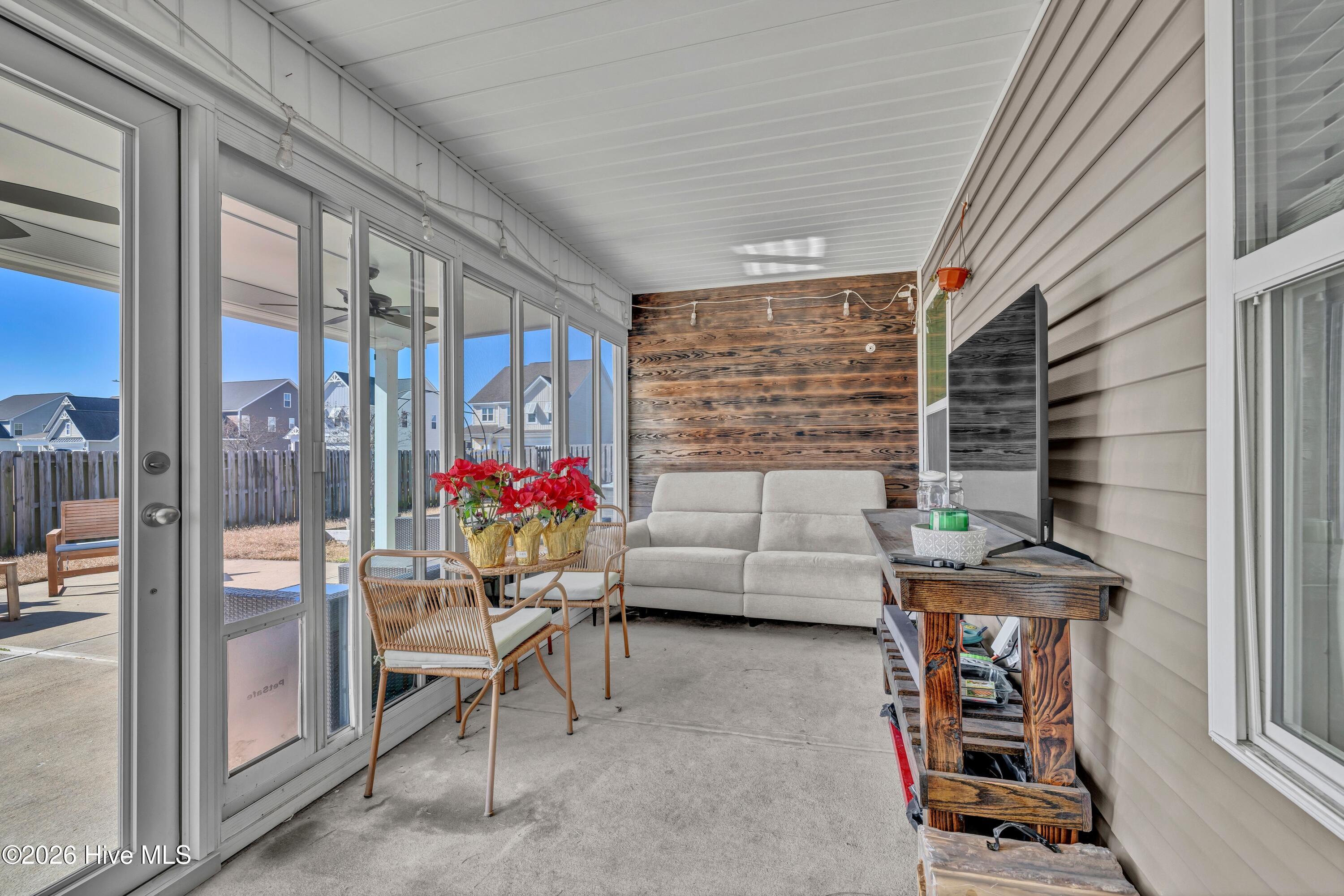 100551706 | Photo 28