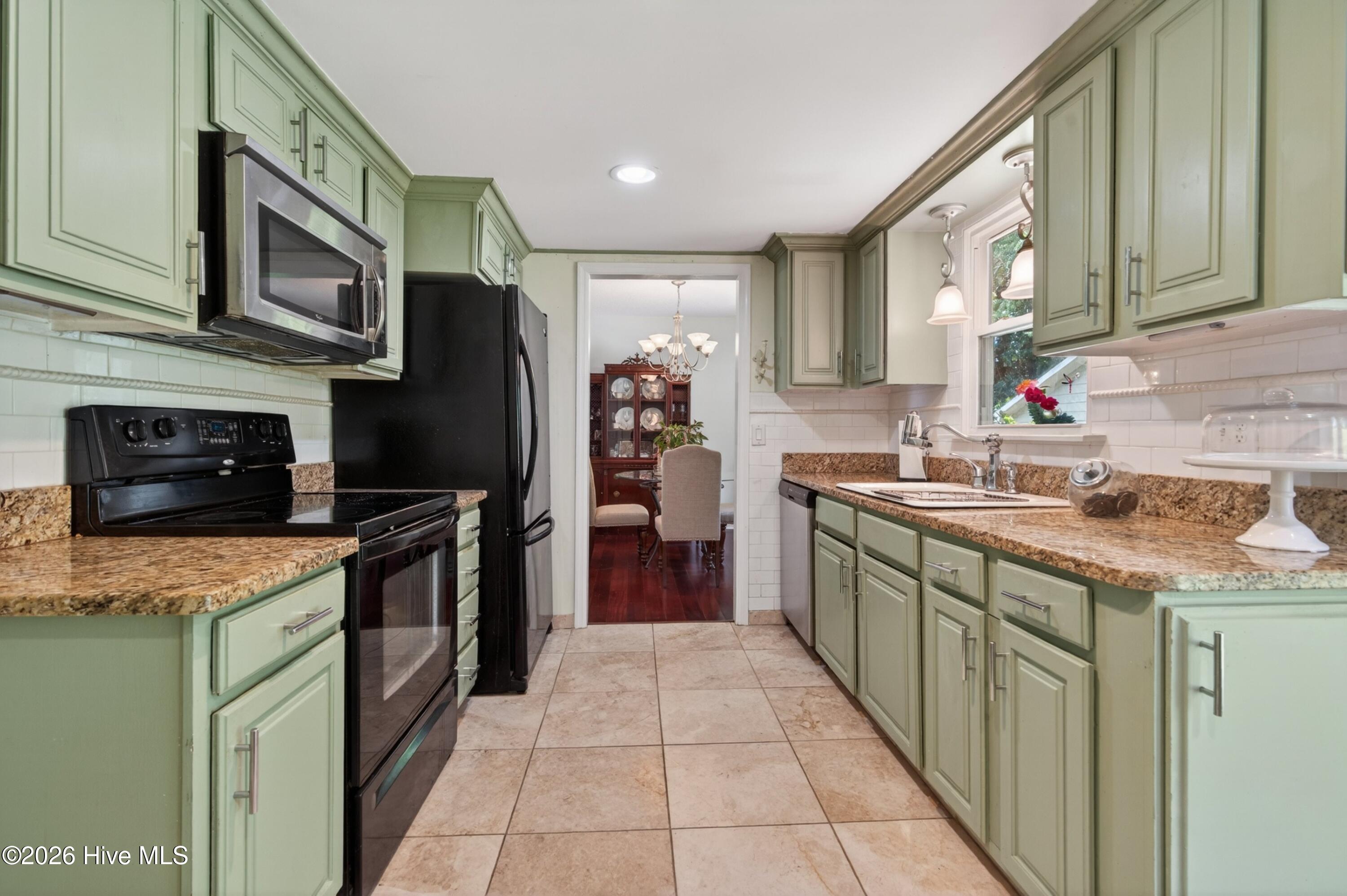 100569160 | Photo 16