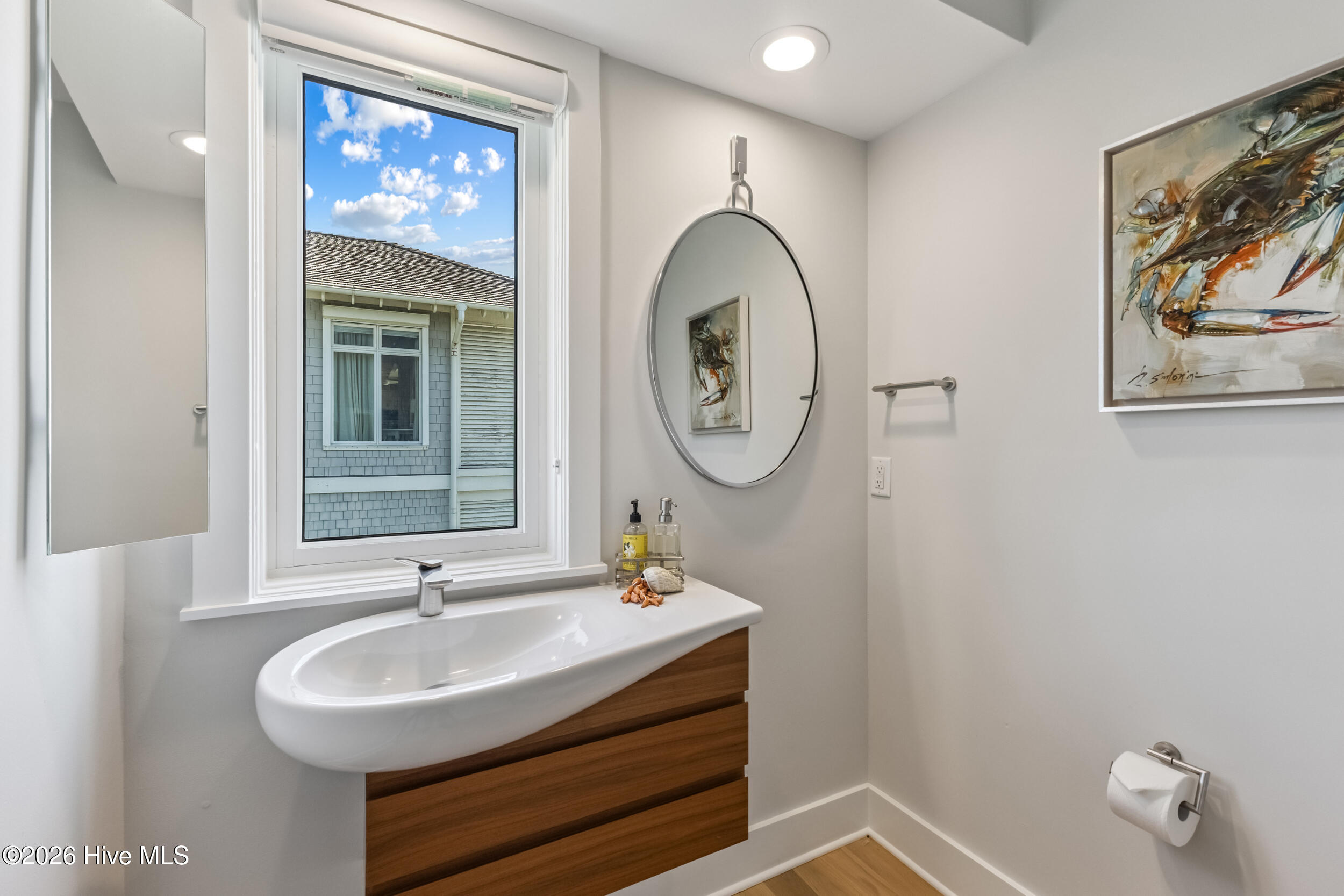 100560711 | Photo 23