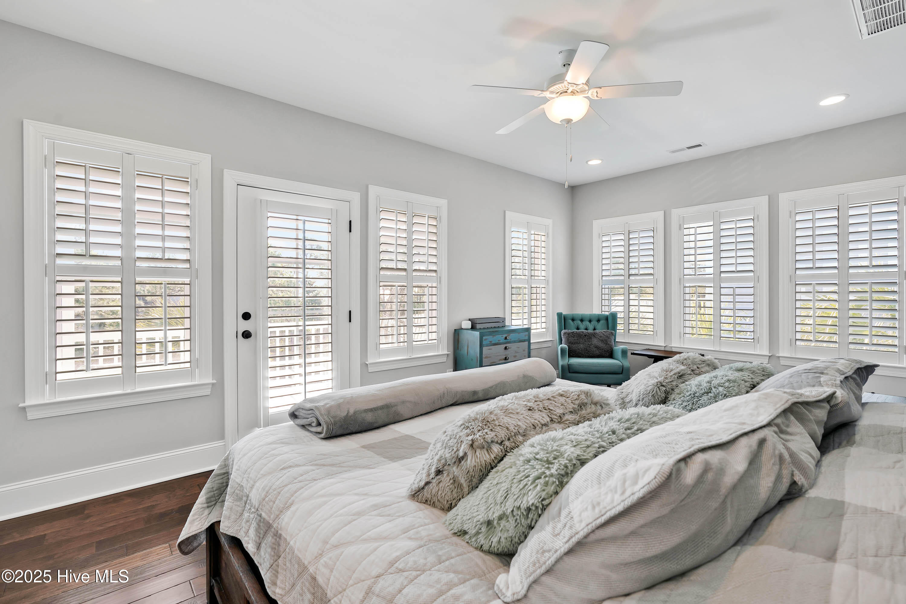 100552715 | Photo 25