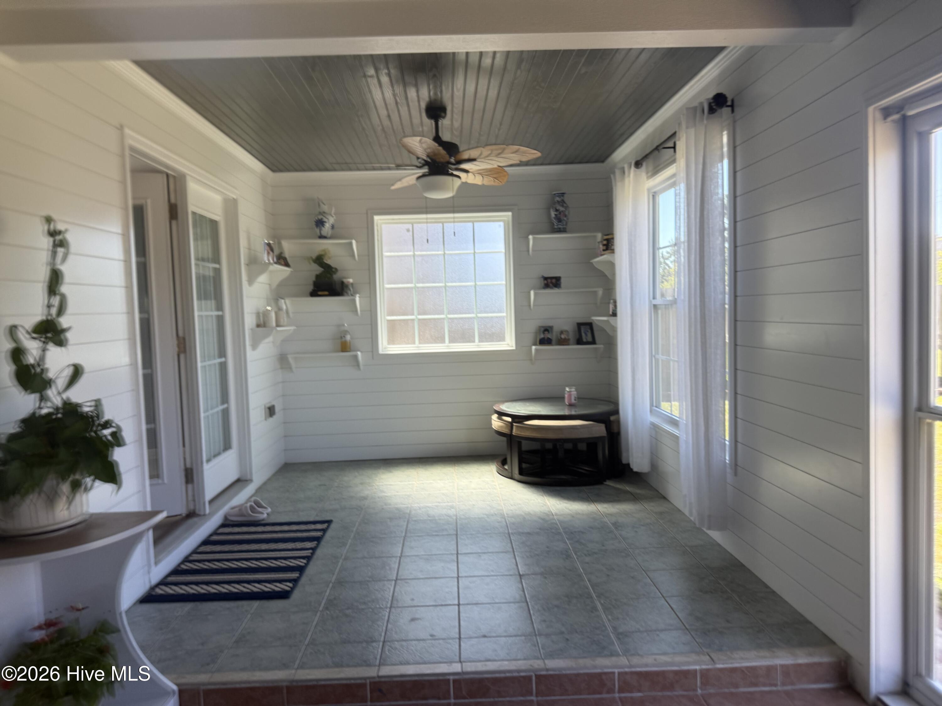 100566517 | Photo 18