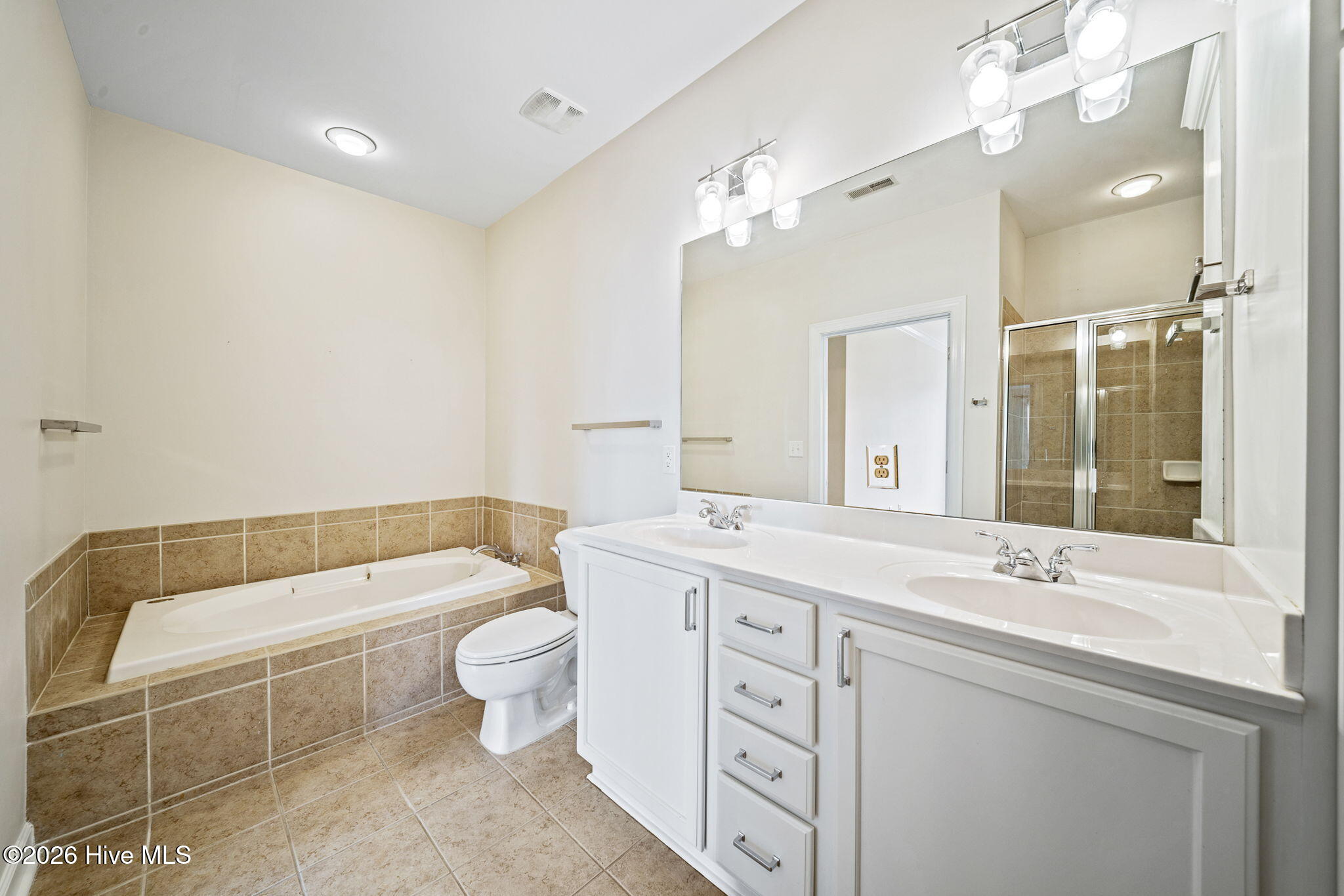 100557806 | Photo 33