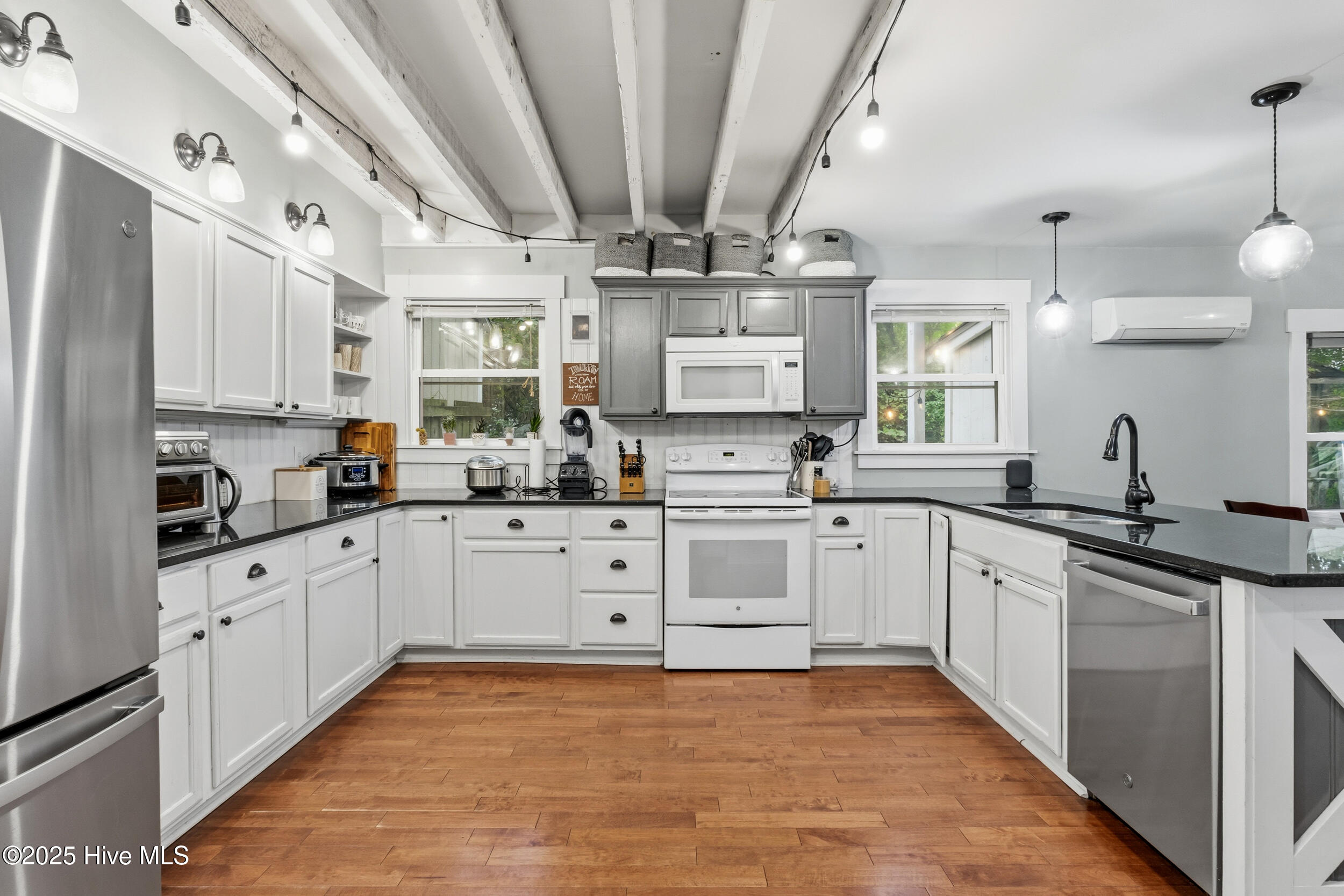 100539278 | Photo 12