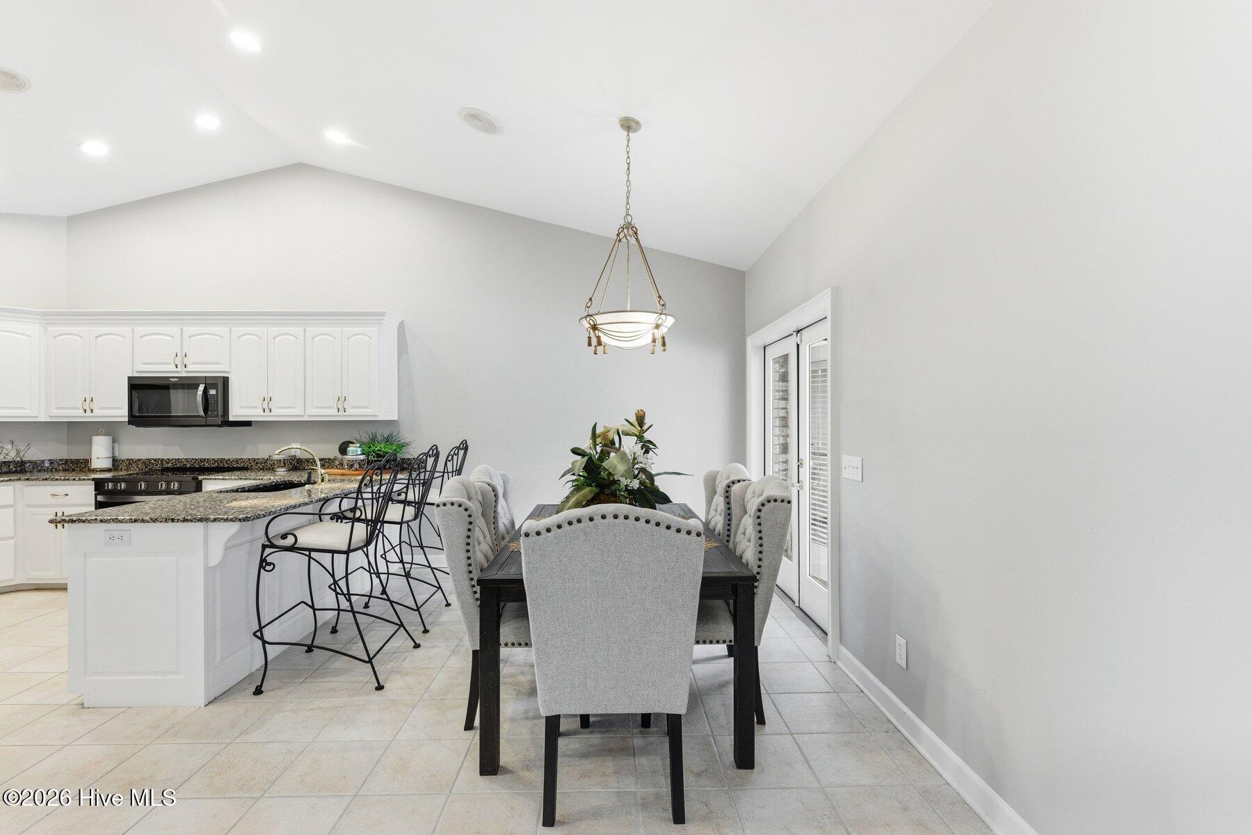 100563344 | Photo 16