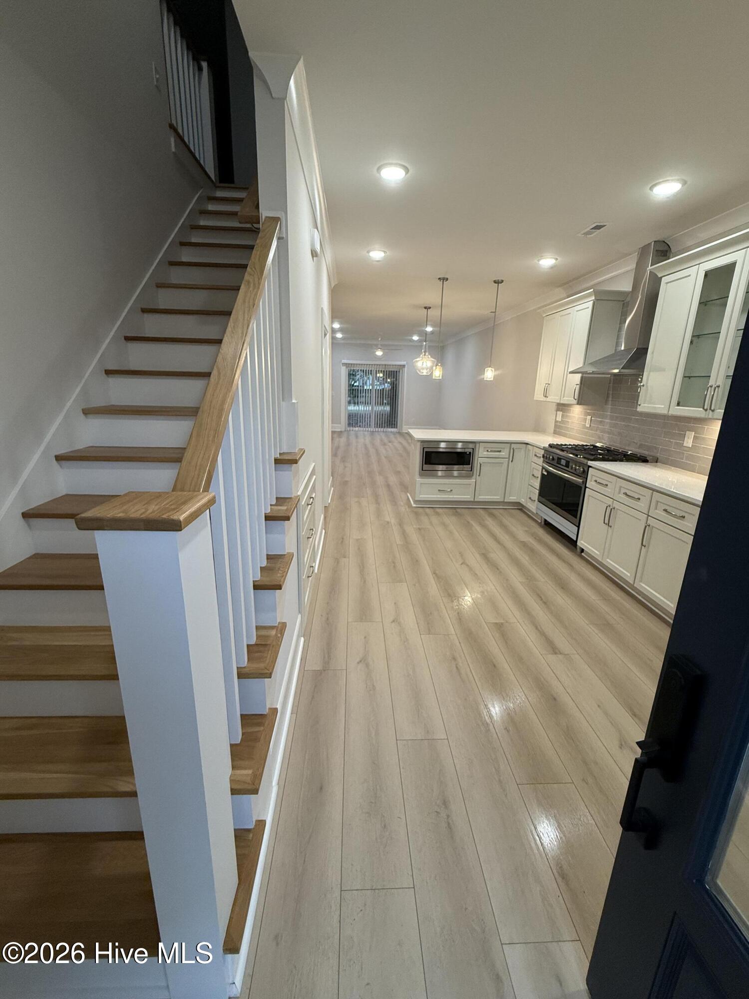 100561434 | Photo 10