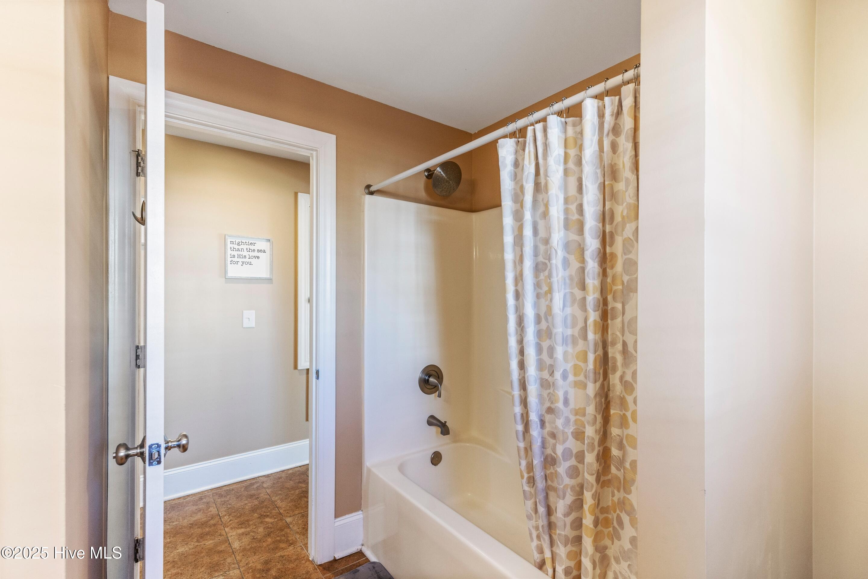 100546676 | Photo 49