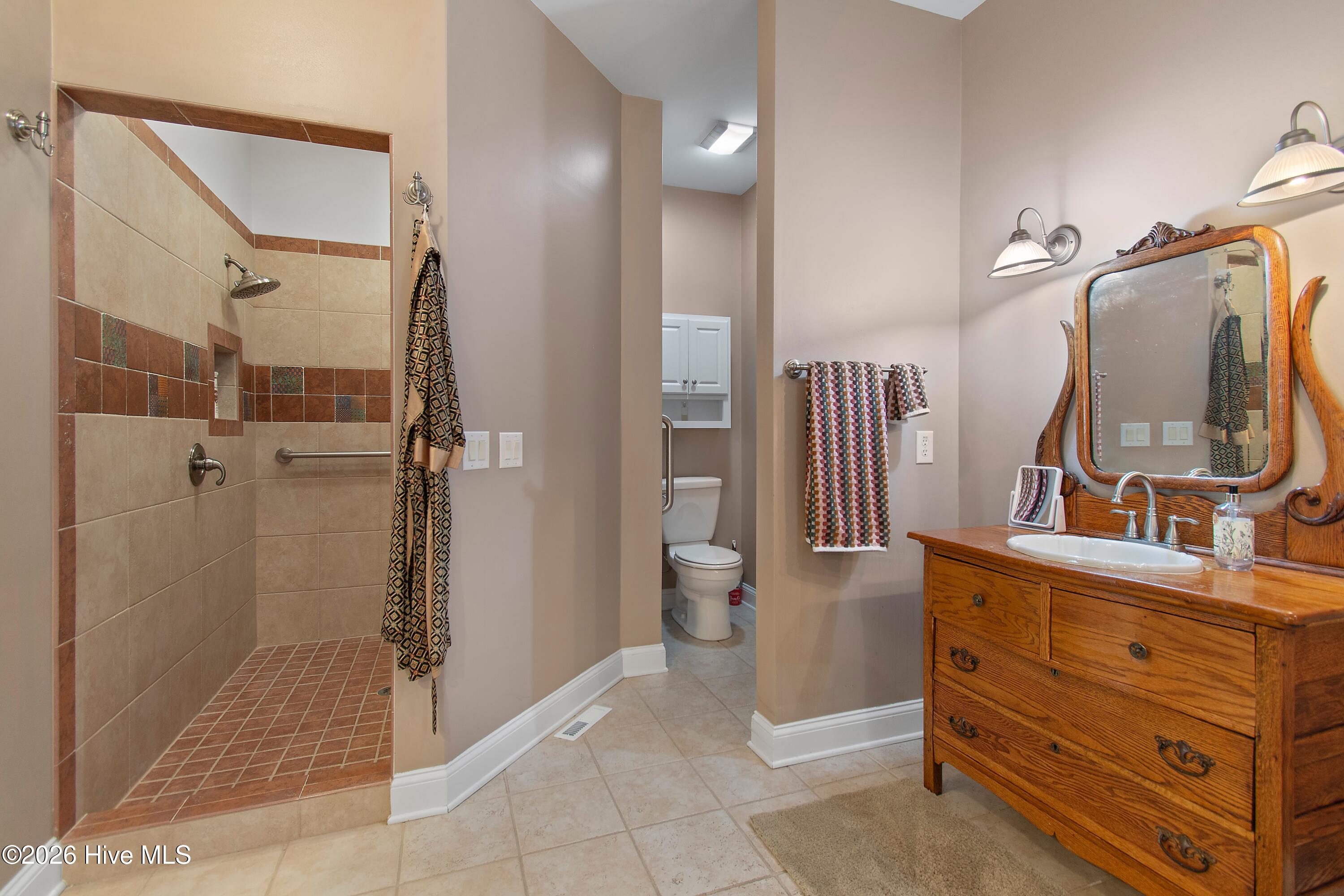 100556962 | Photo 40