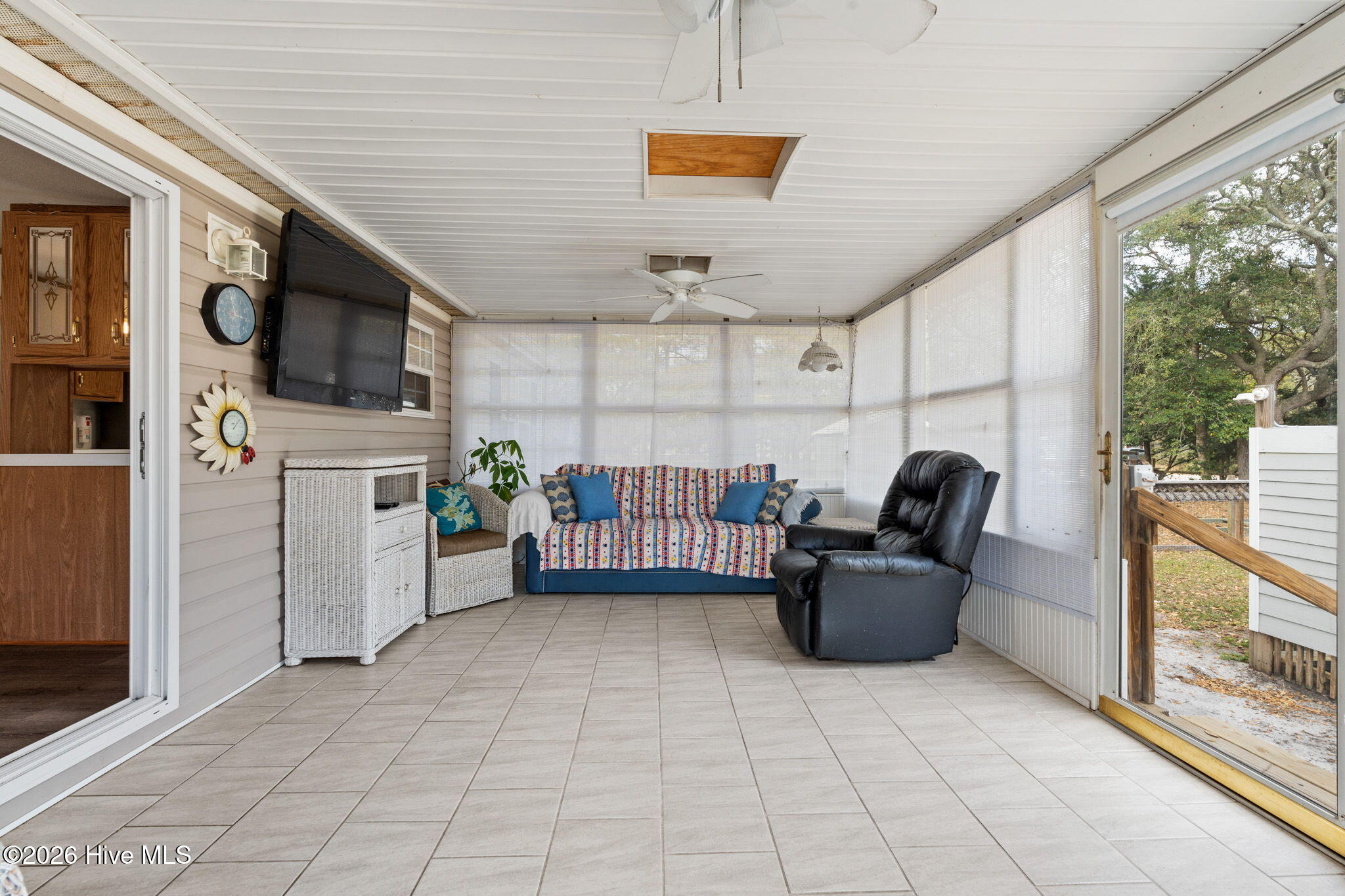 100564701 | Photo 32