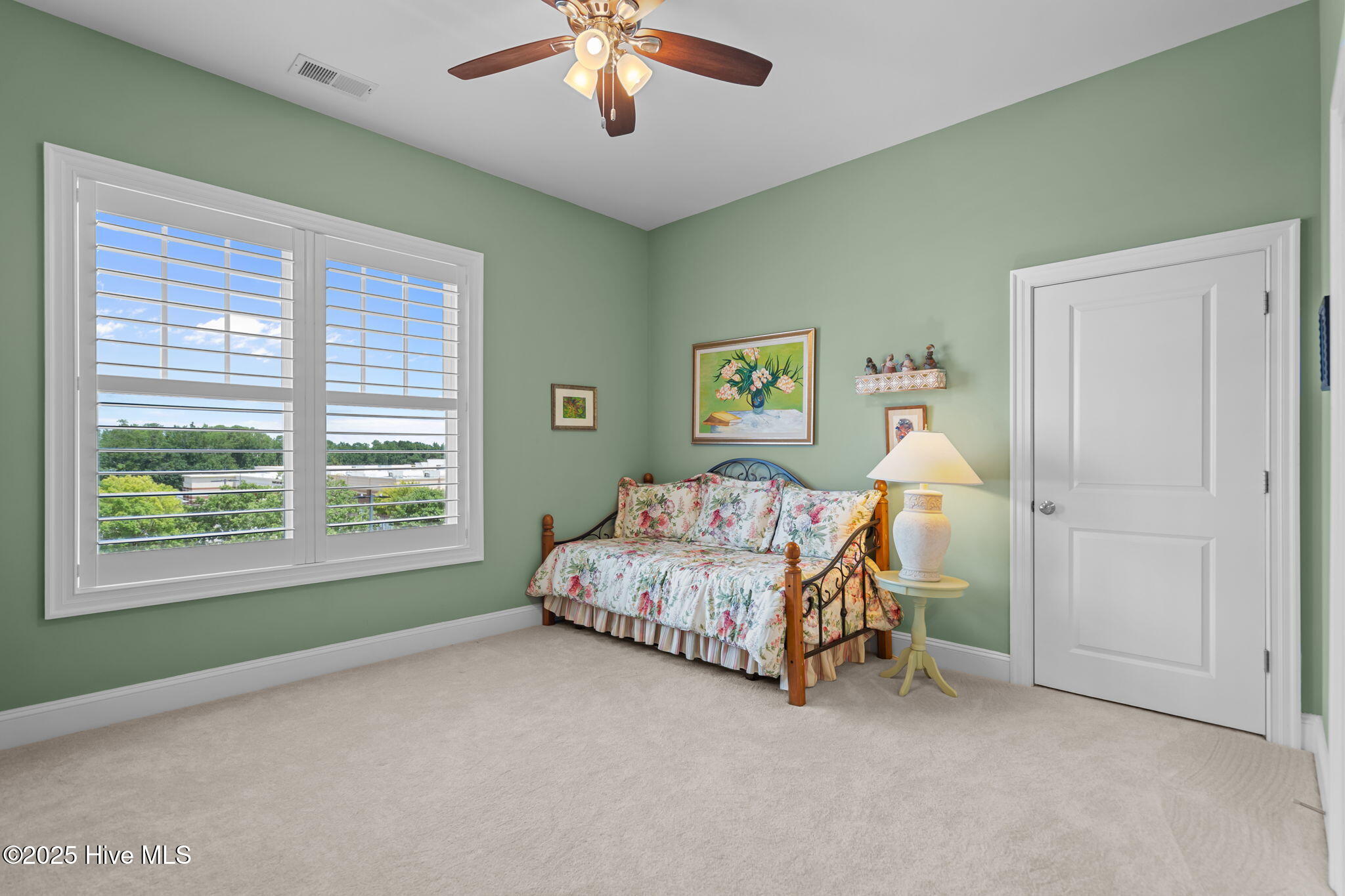 100525076 | Photo 33