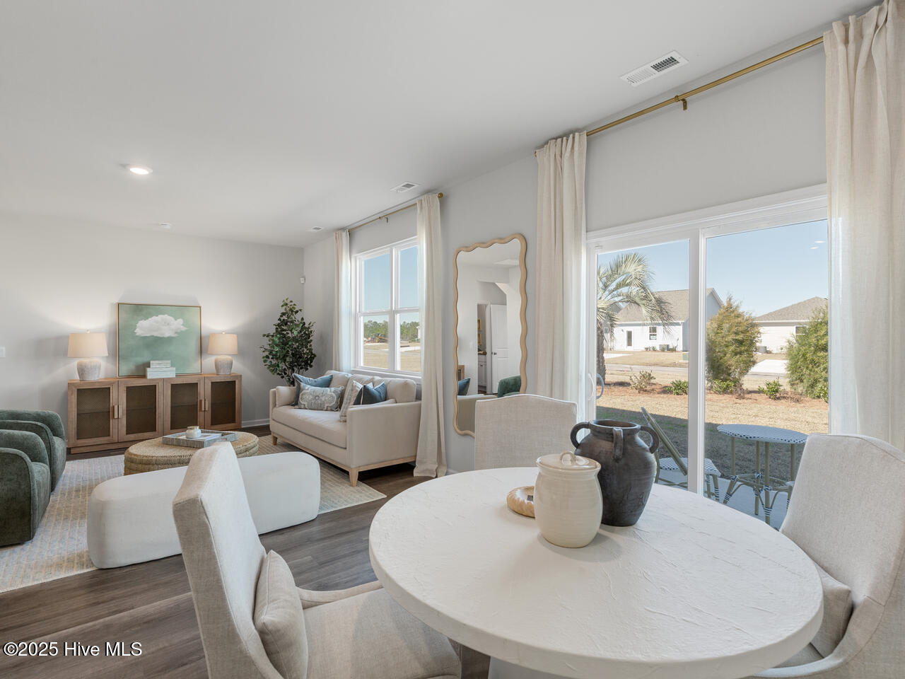 100550225 | Photo 18