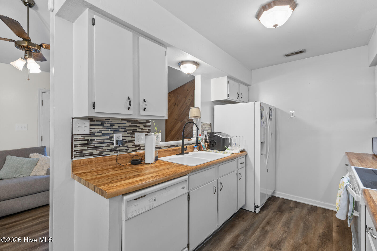 100569037 | Photo 16