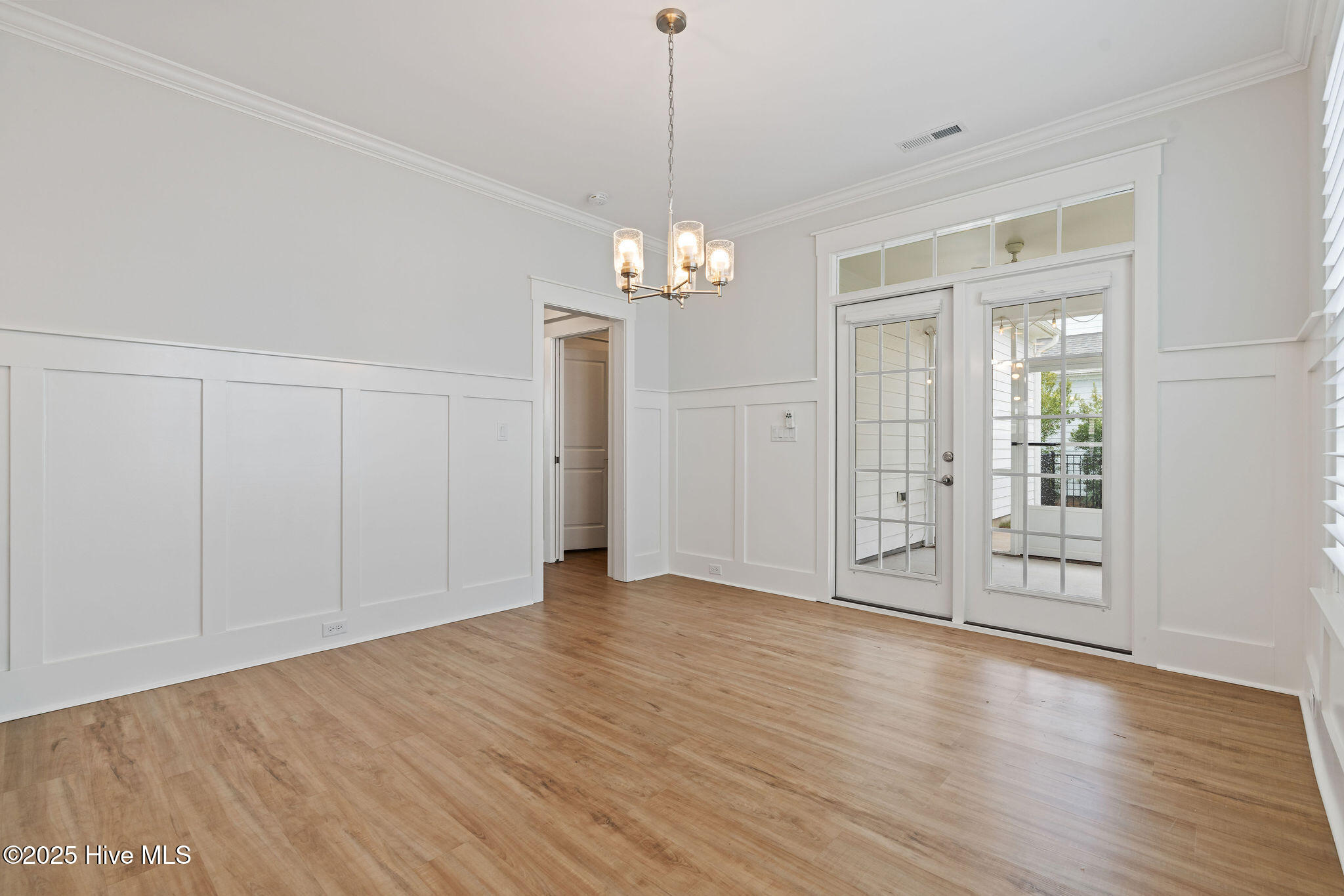 100523892 | Photo 26