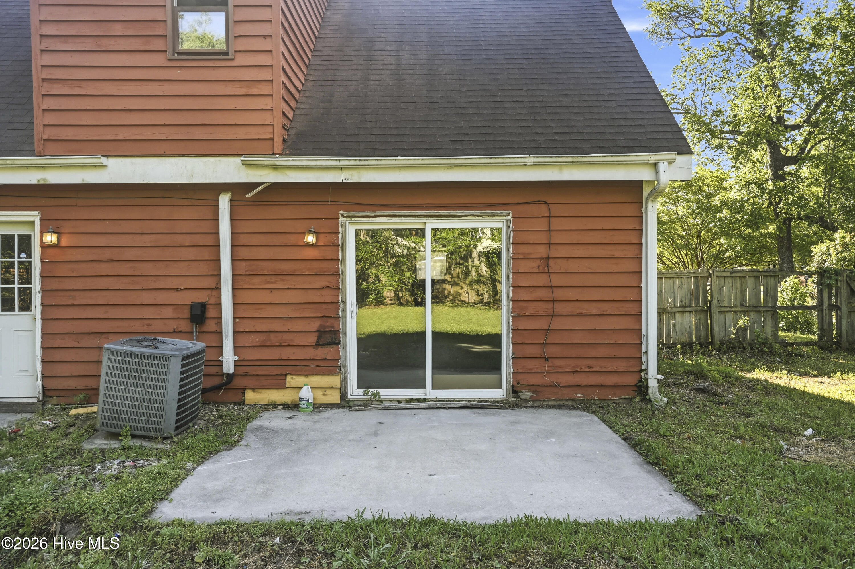 100568902 | Photo 43