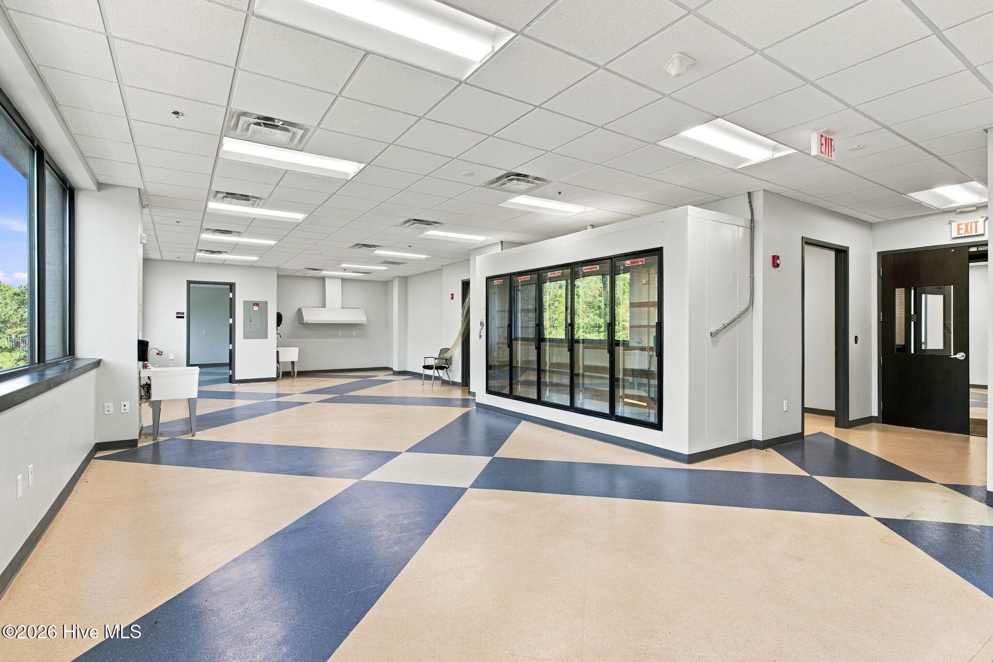 100609621 | Photo 53