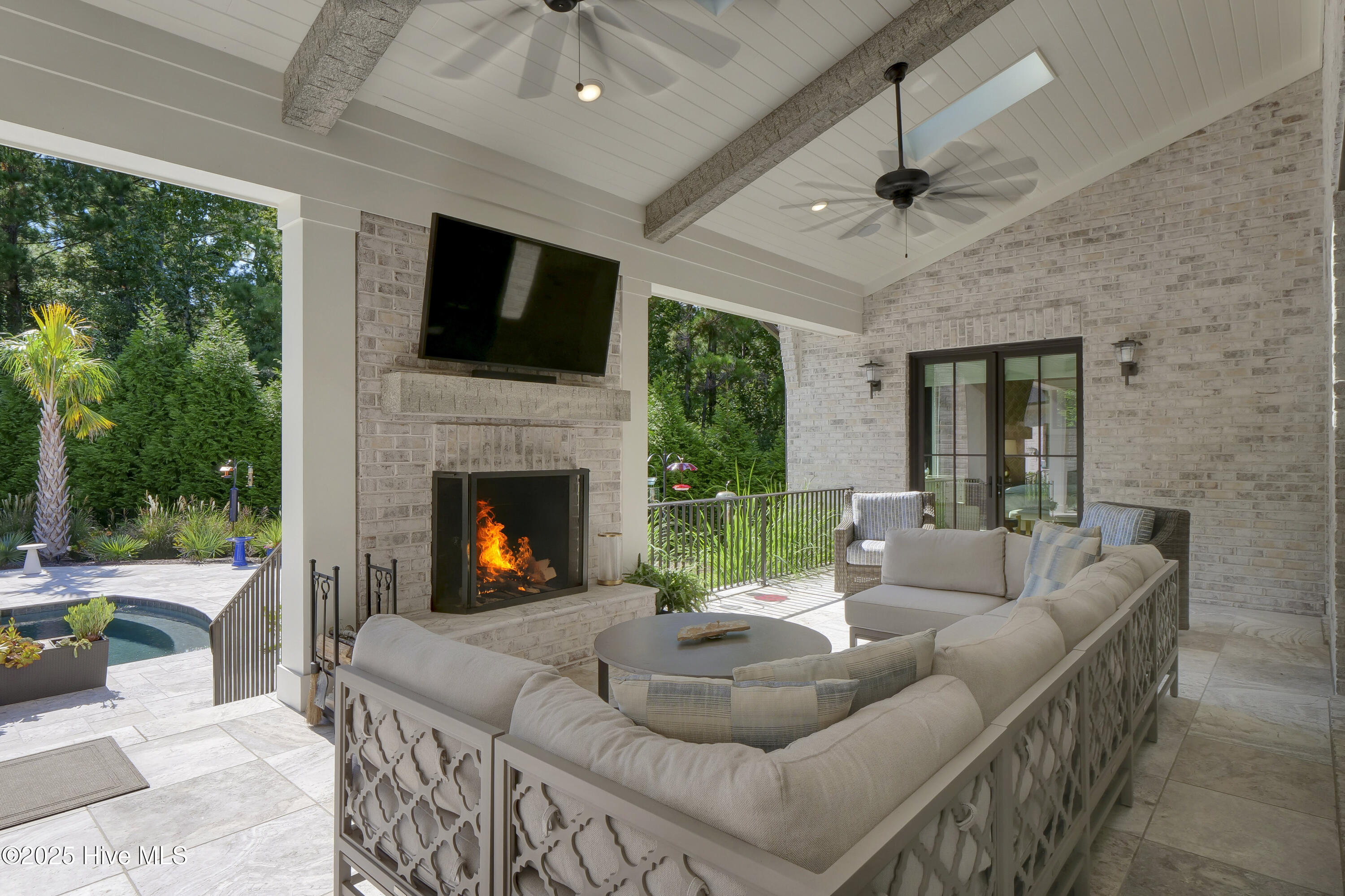 100532496 | Photo 61