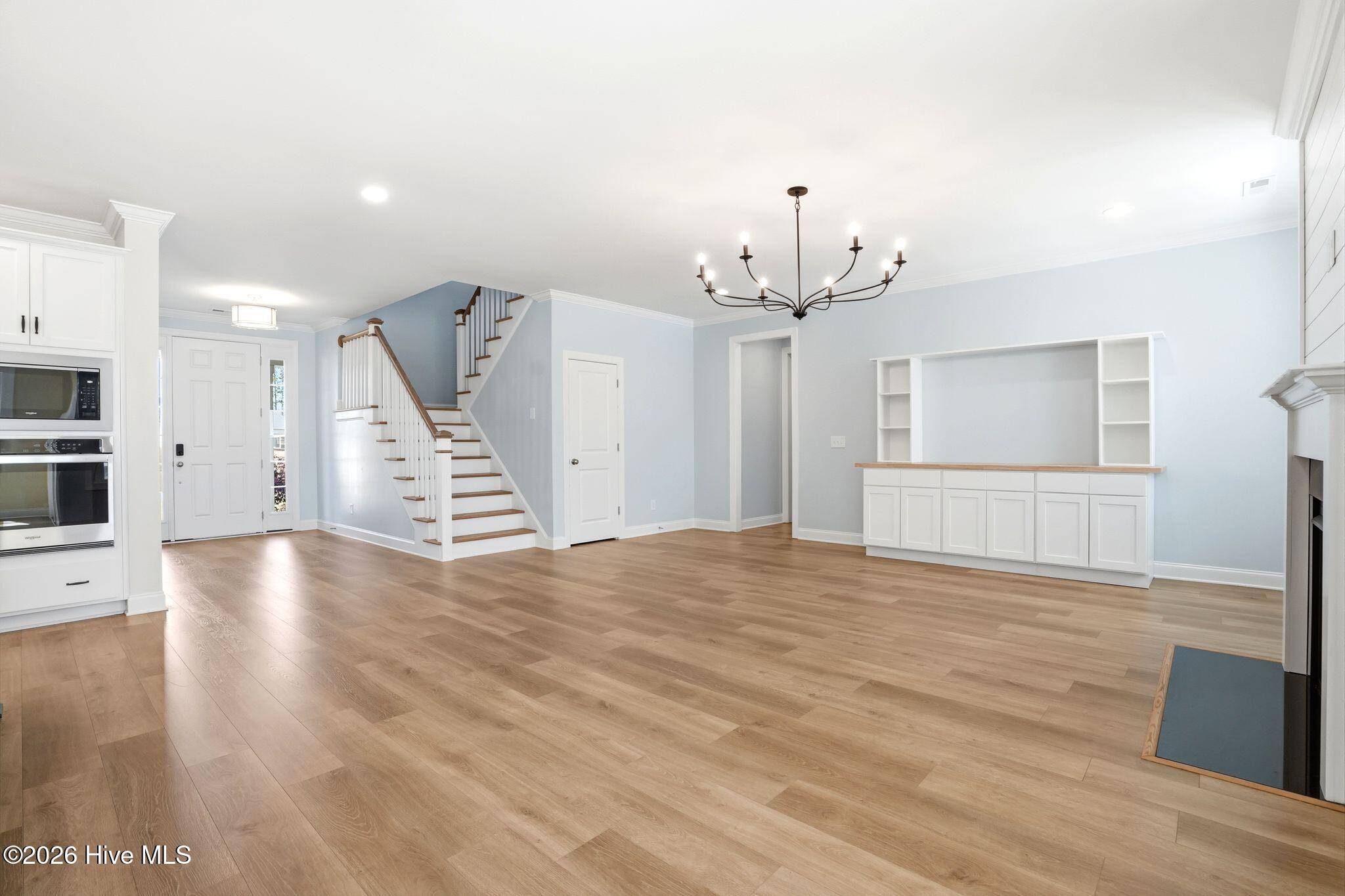 100562109 | Photo 30