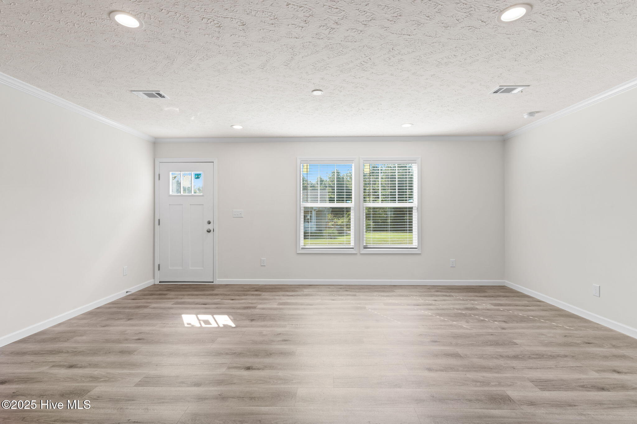 100542525 | Photo 14