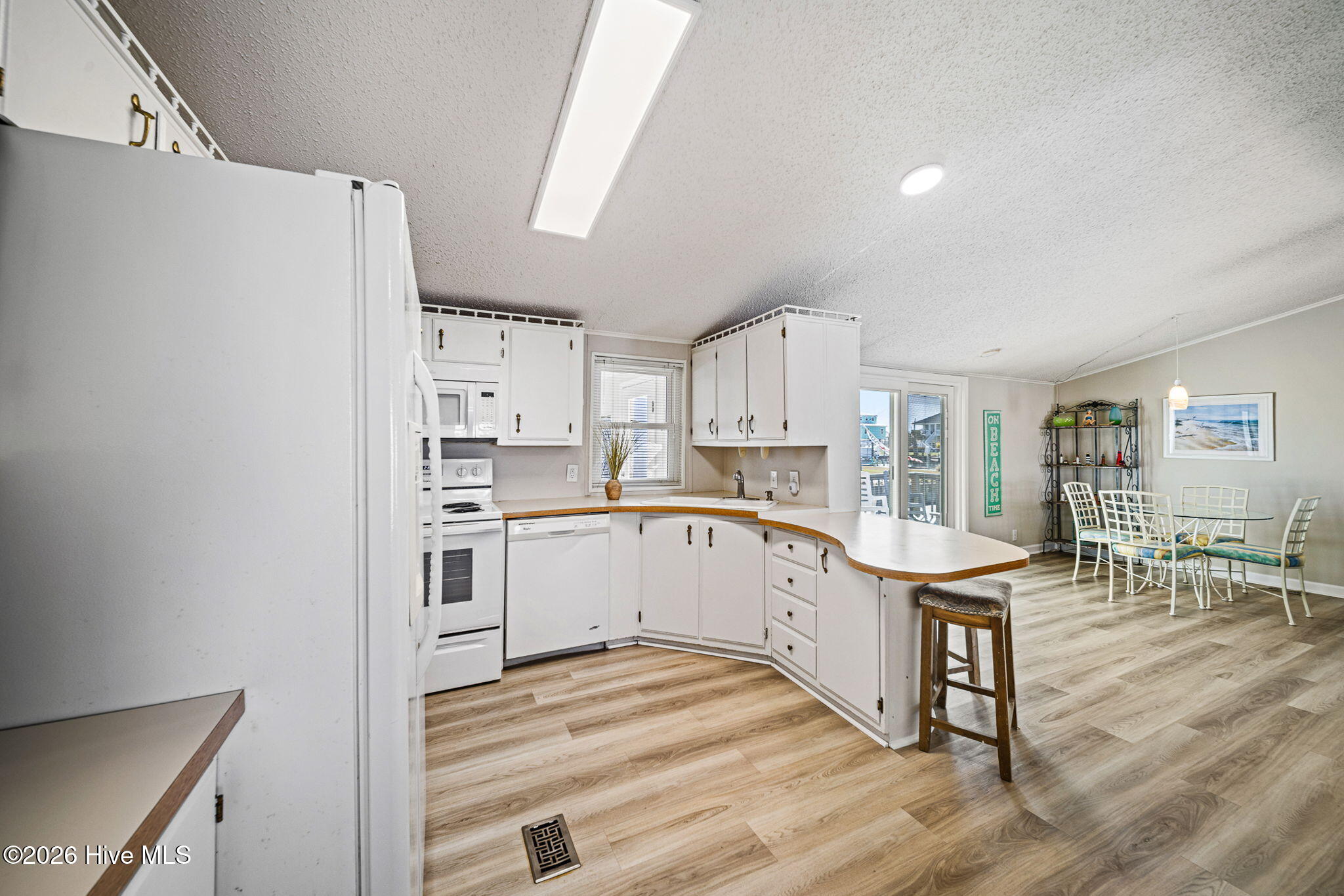 100561406 | Photo 36