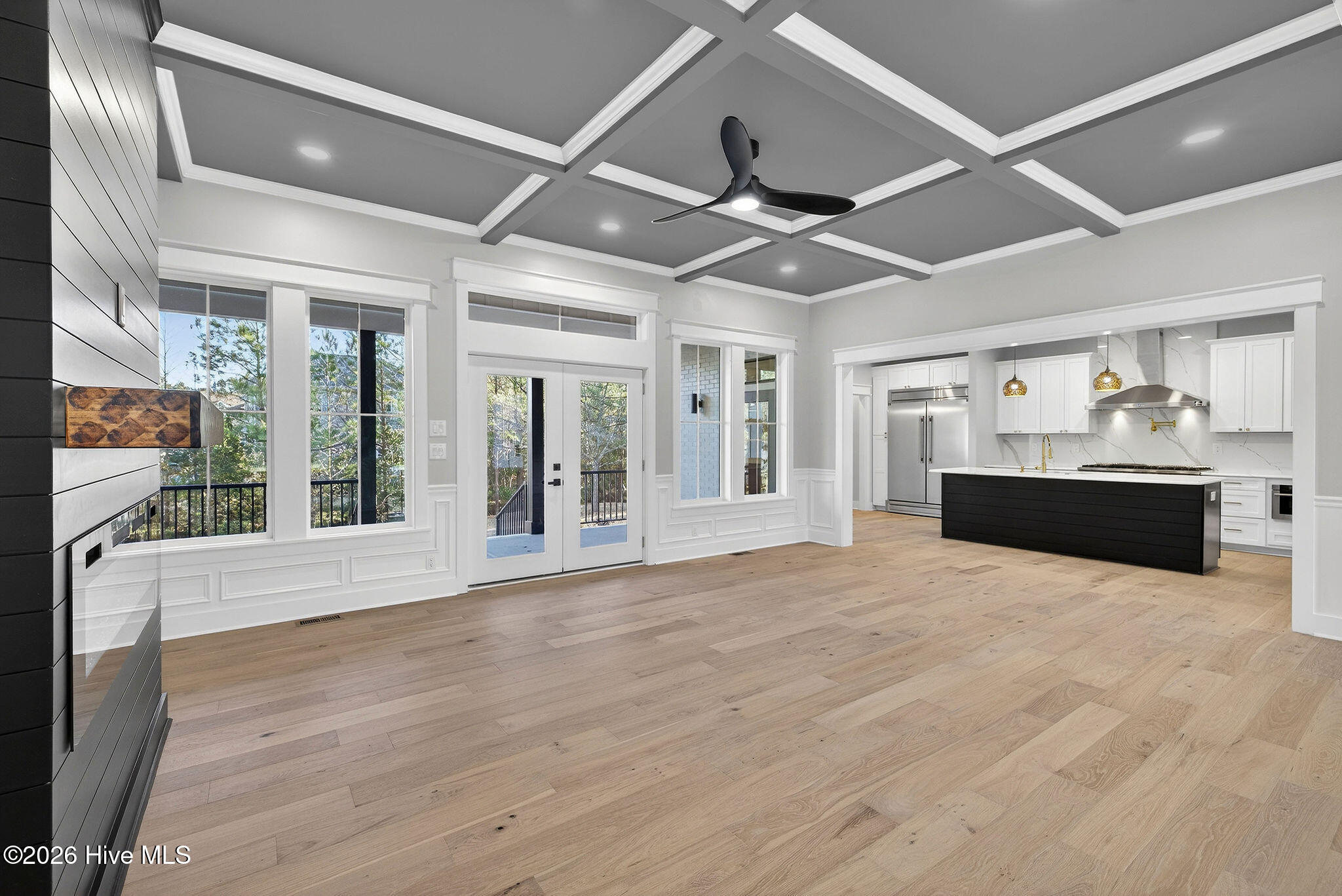 100548792 | Photo 24