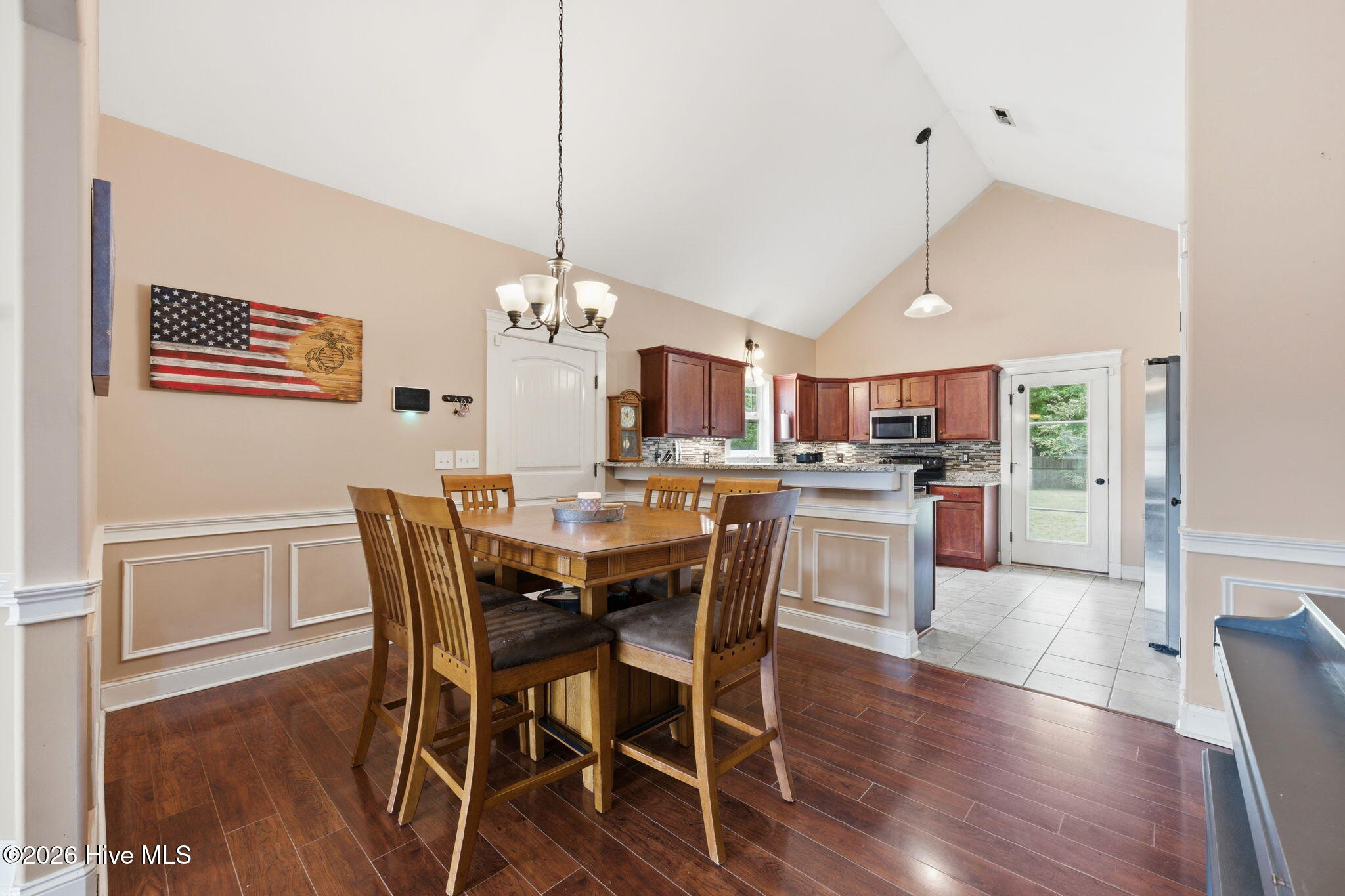 Dining Area & Kitchen