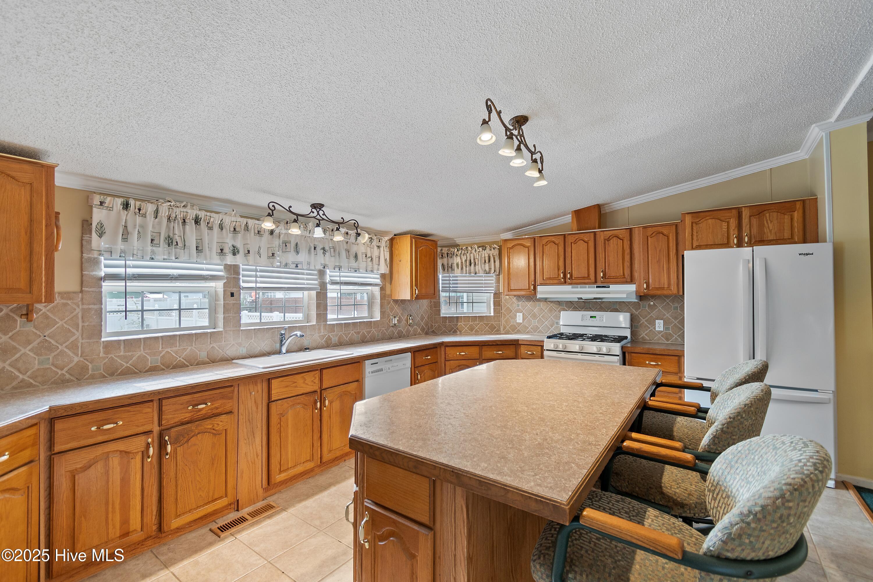 100542412 | Photo 16