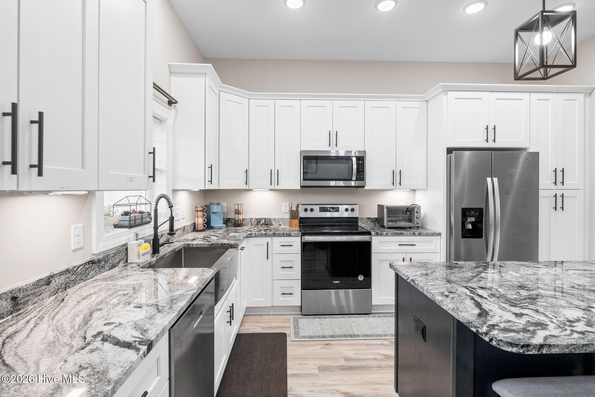 100565582 | Photo 13