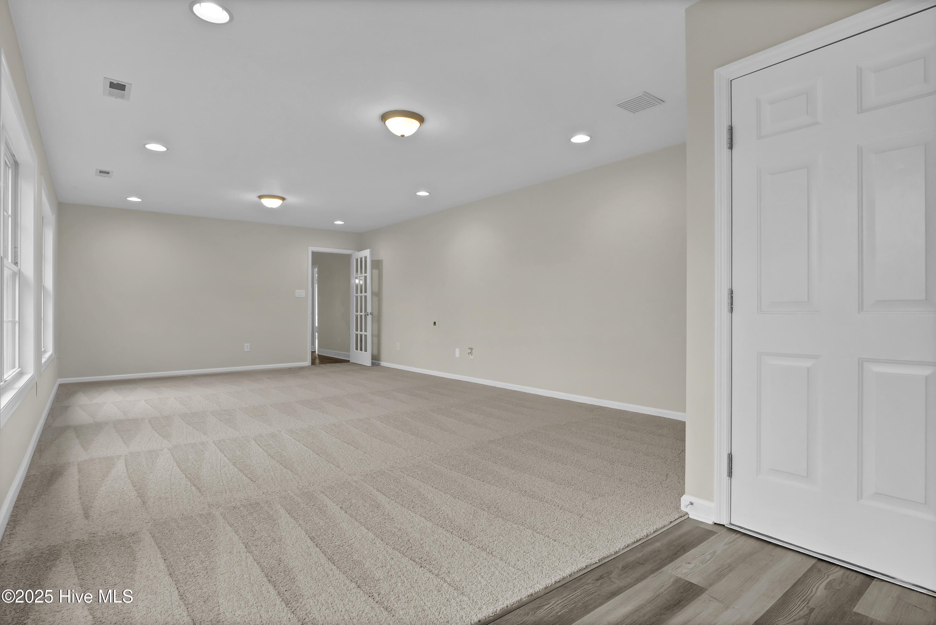 100533460 | Photo 20