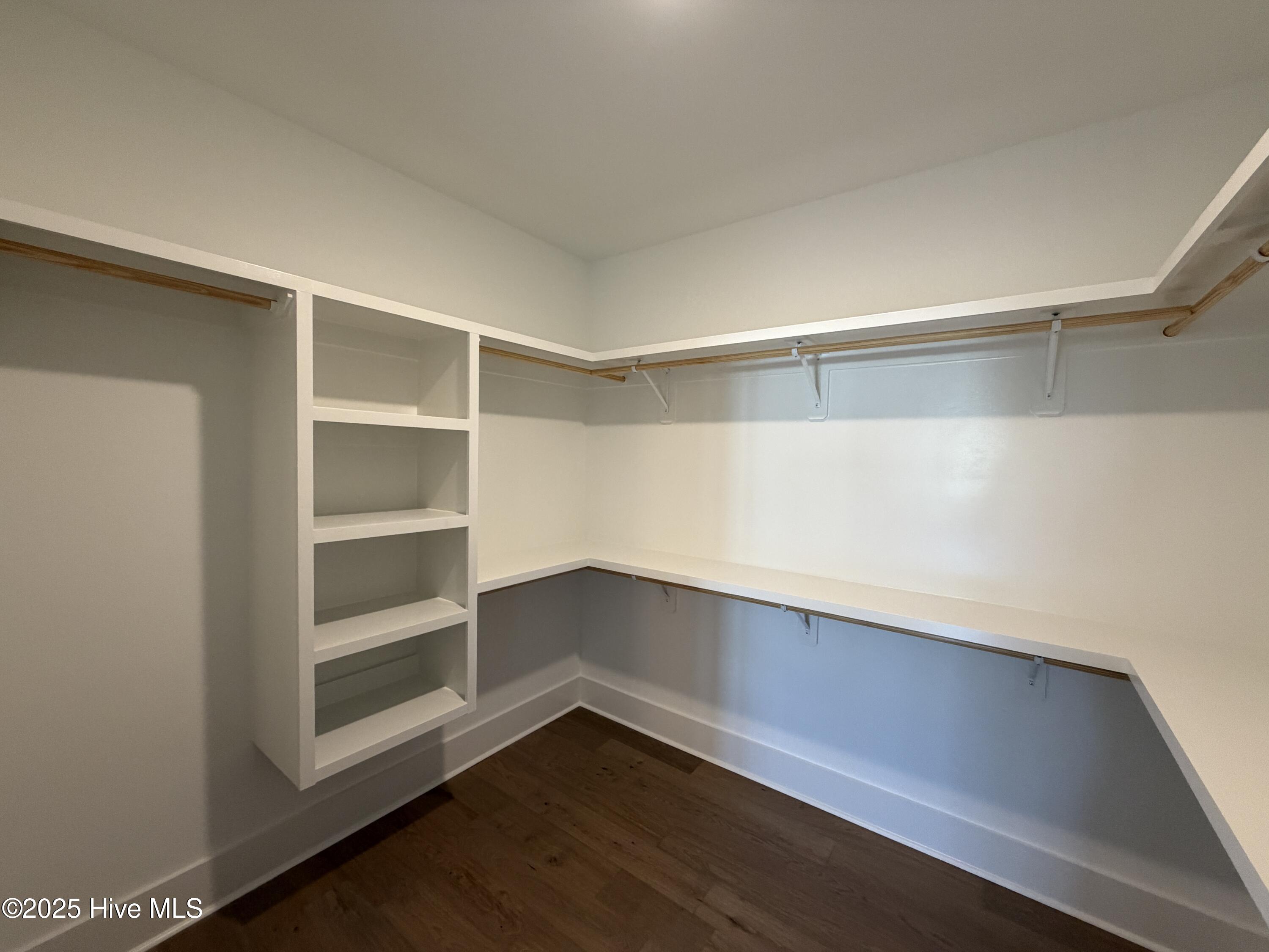 100518580 | Photo 47