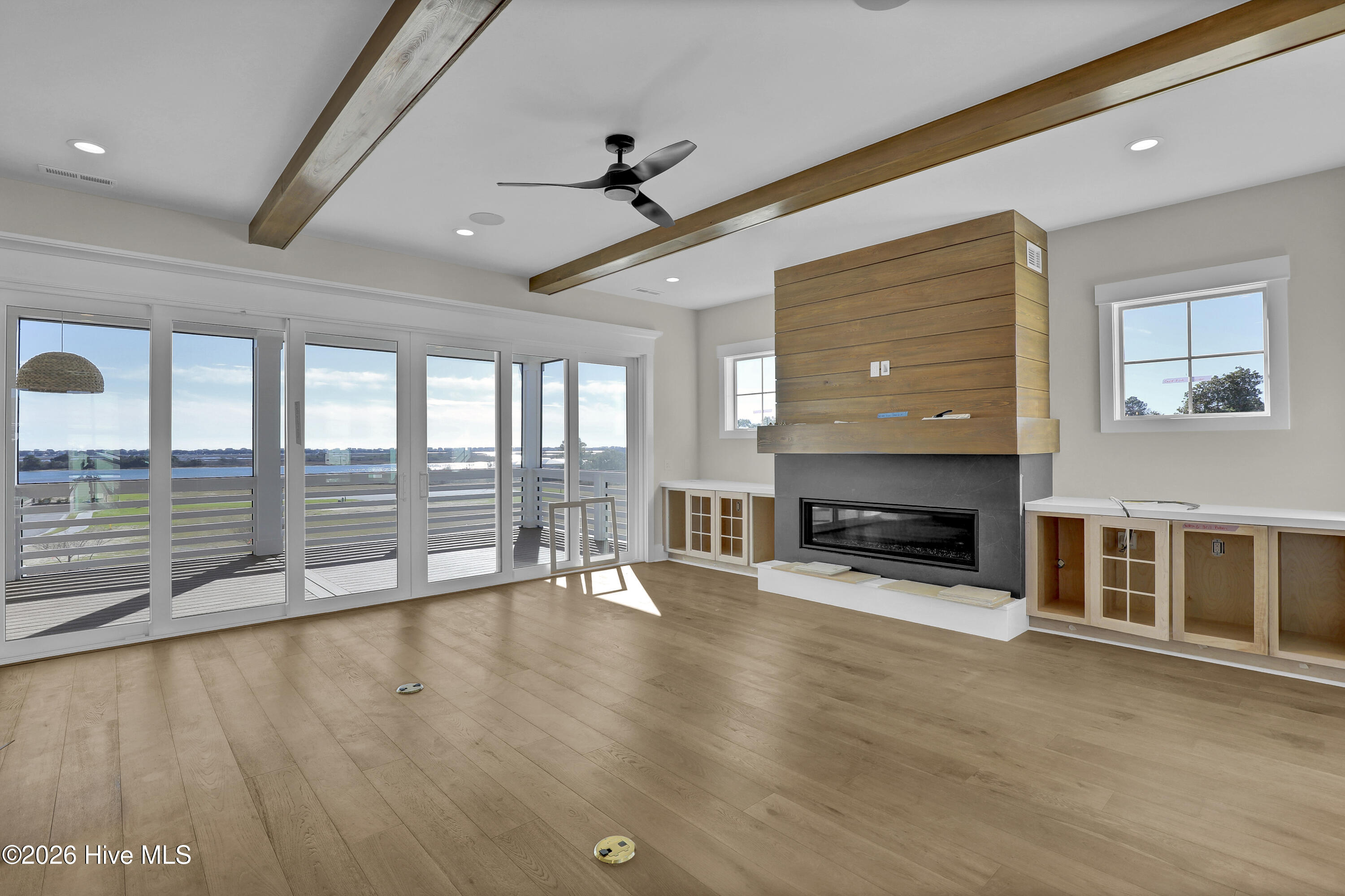 100490520 | Photo 11