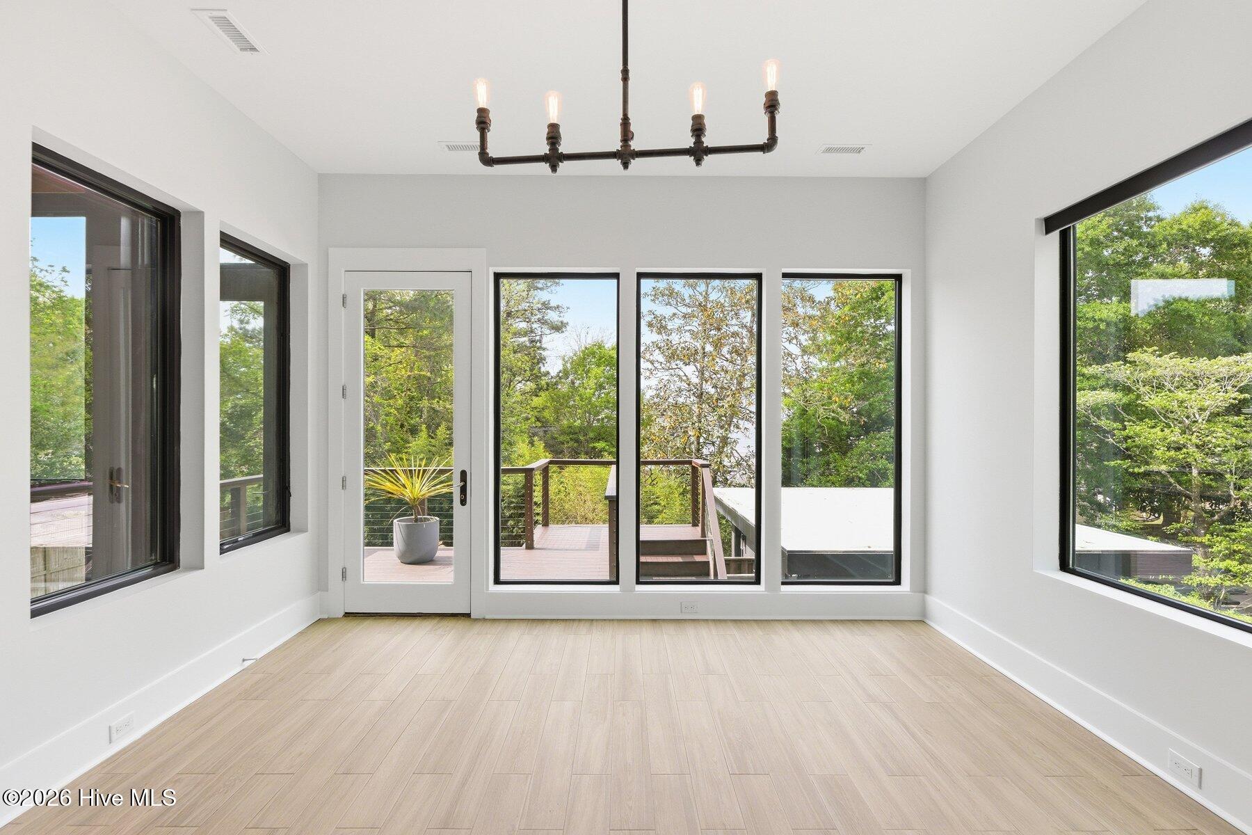 100566694 | Photo 17