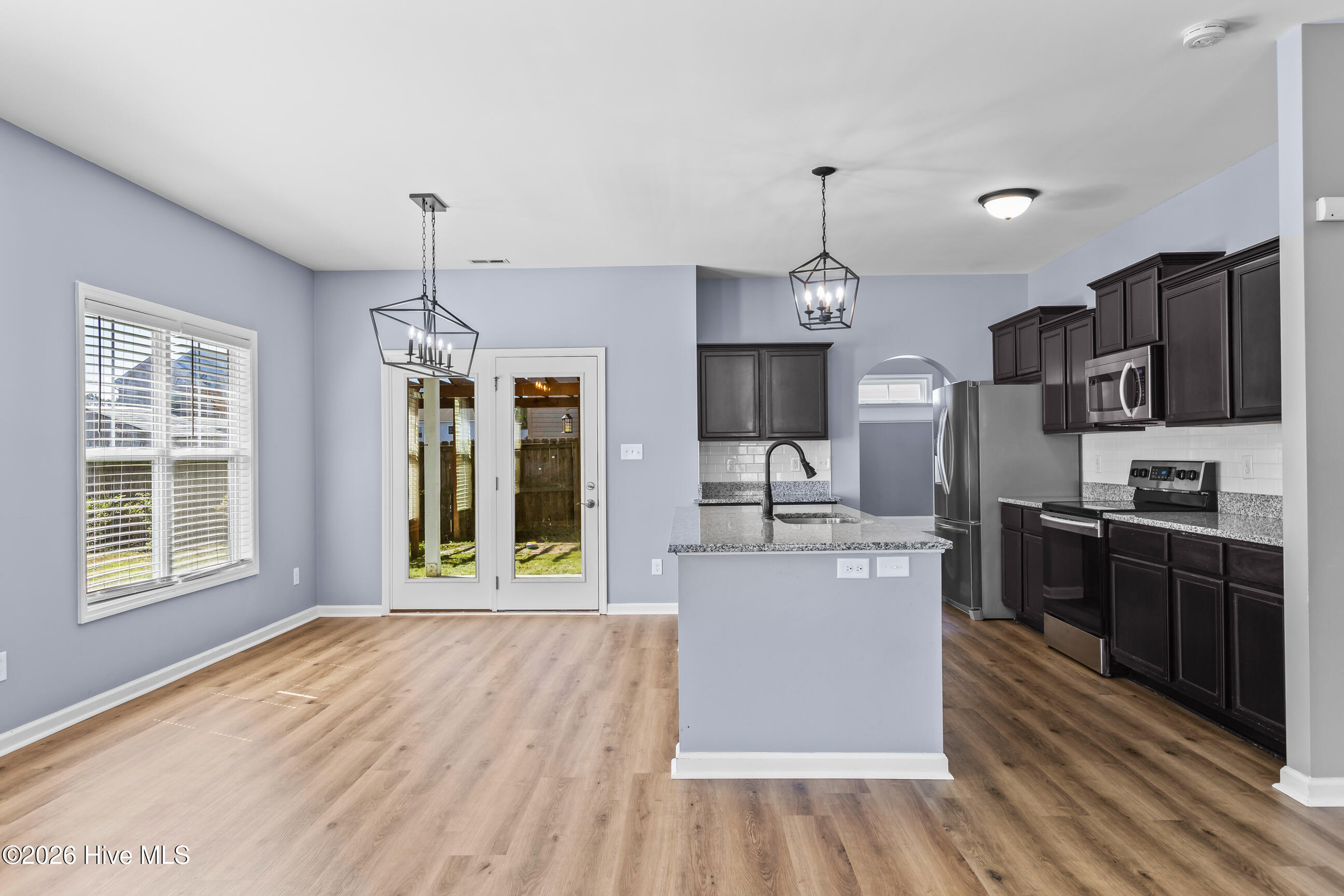 100562604 | Photo 10