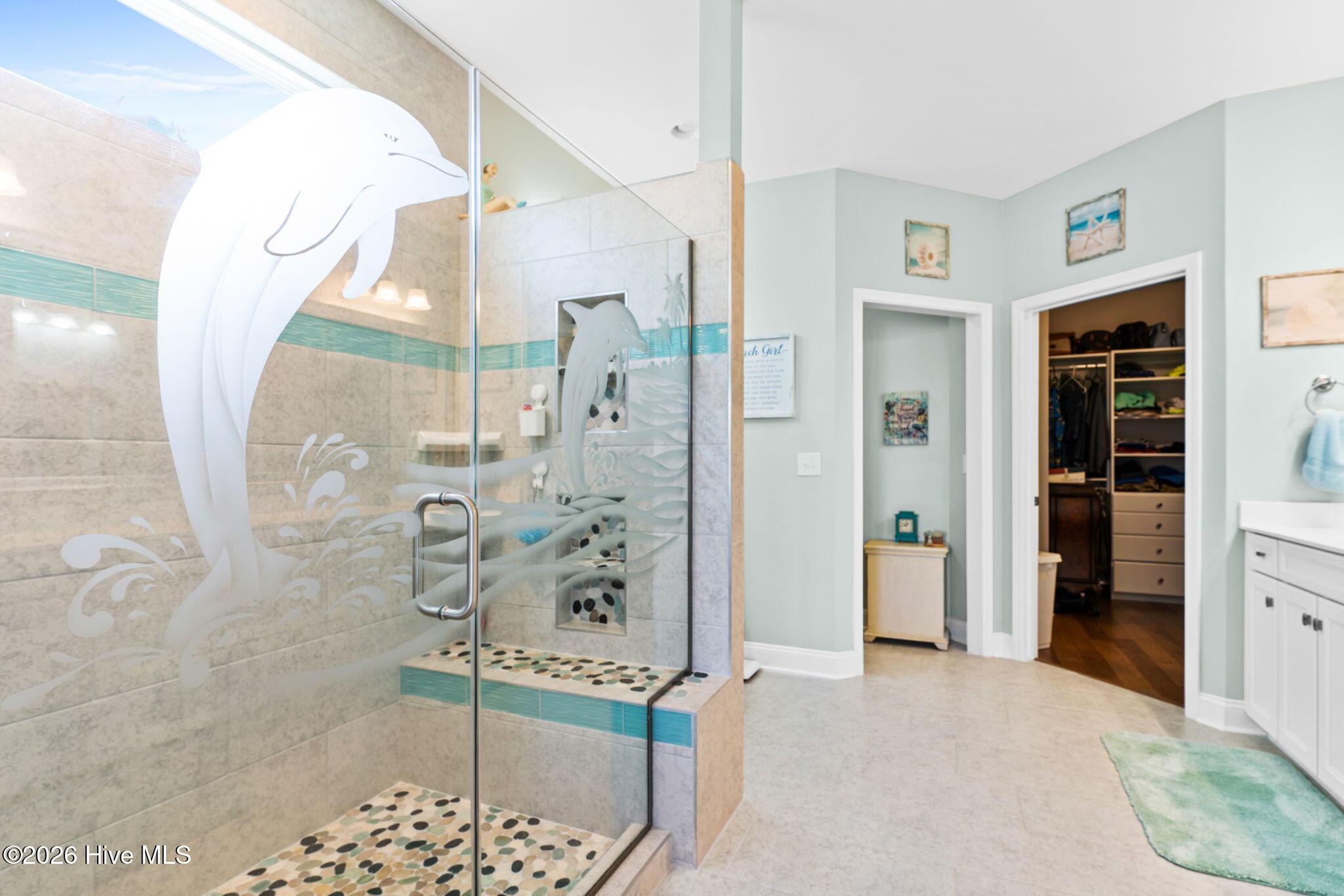 100560467 | Photo 28