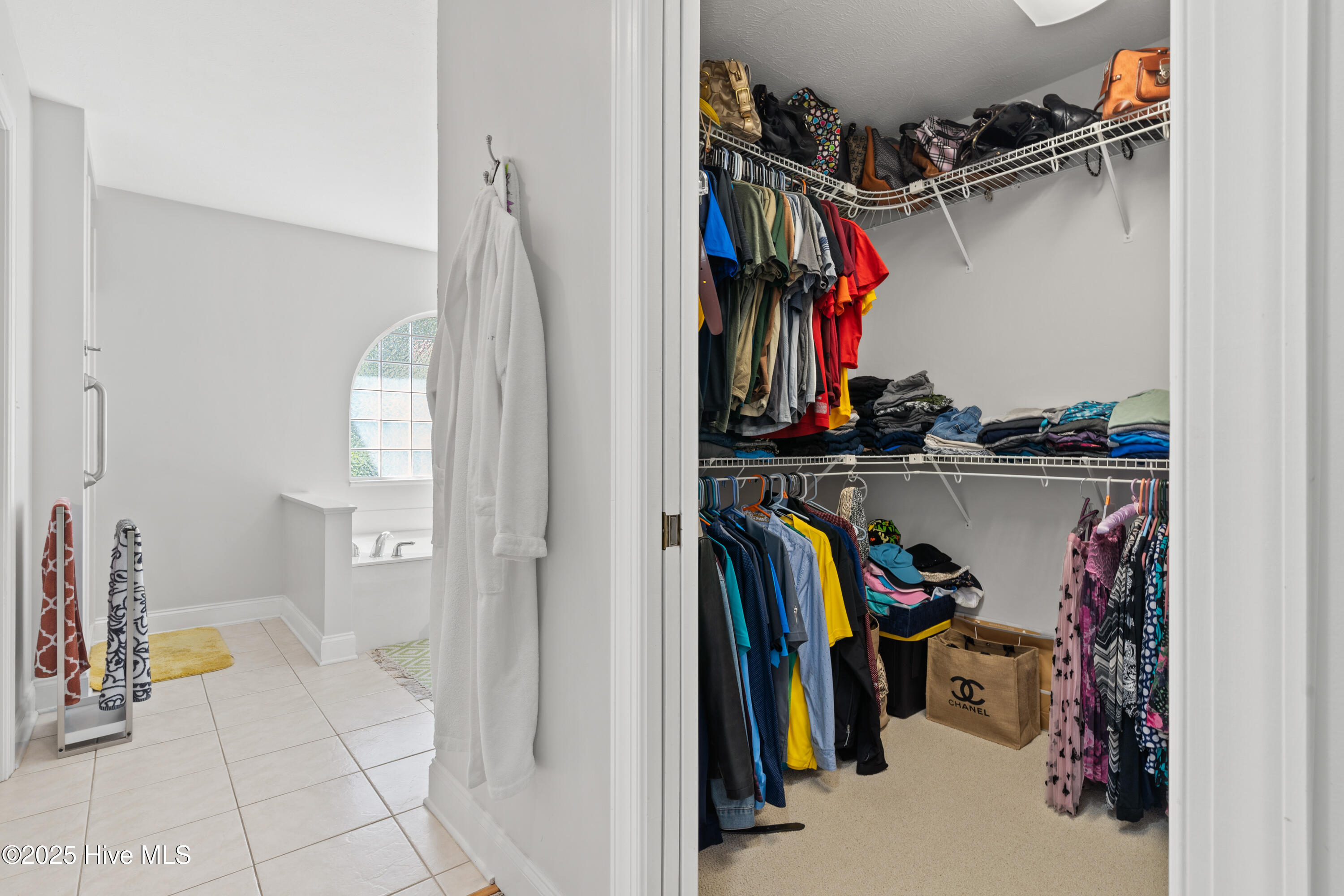 100548796 | Photo 41