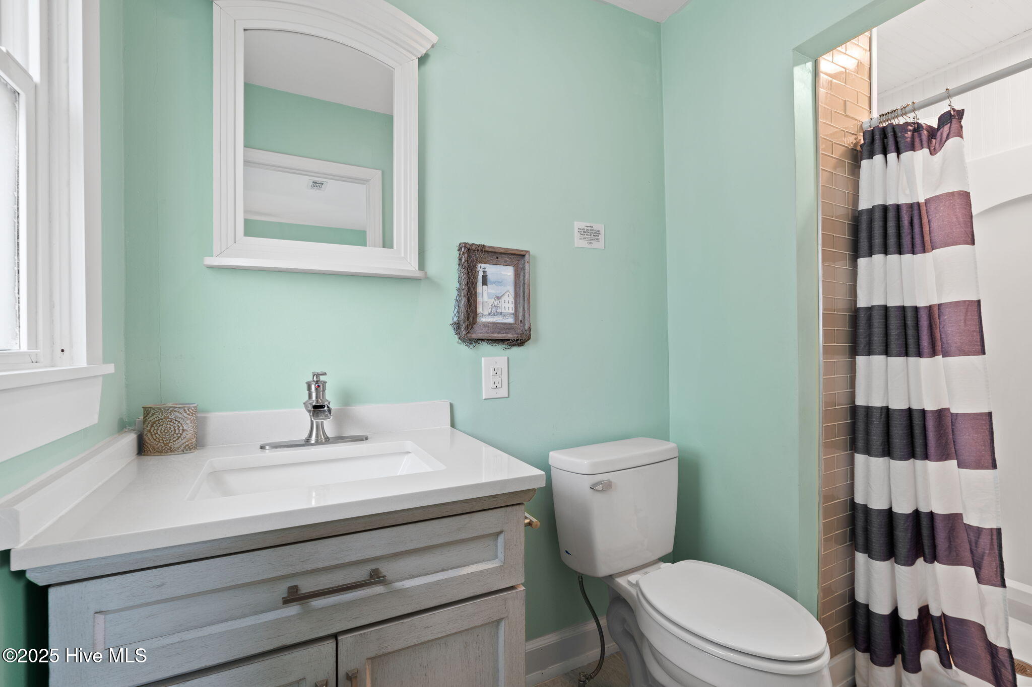 100510306 | Photo 21