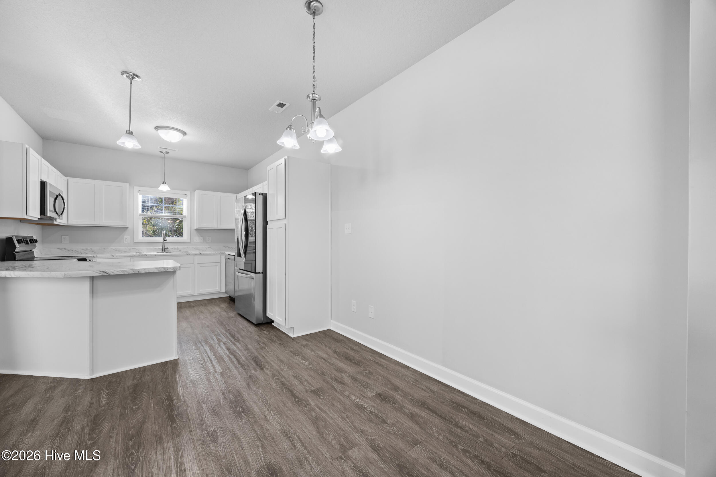 100557610 | Photo 15