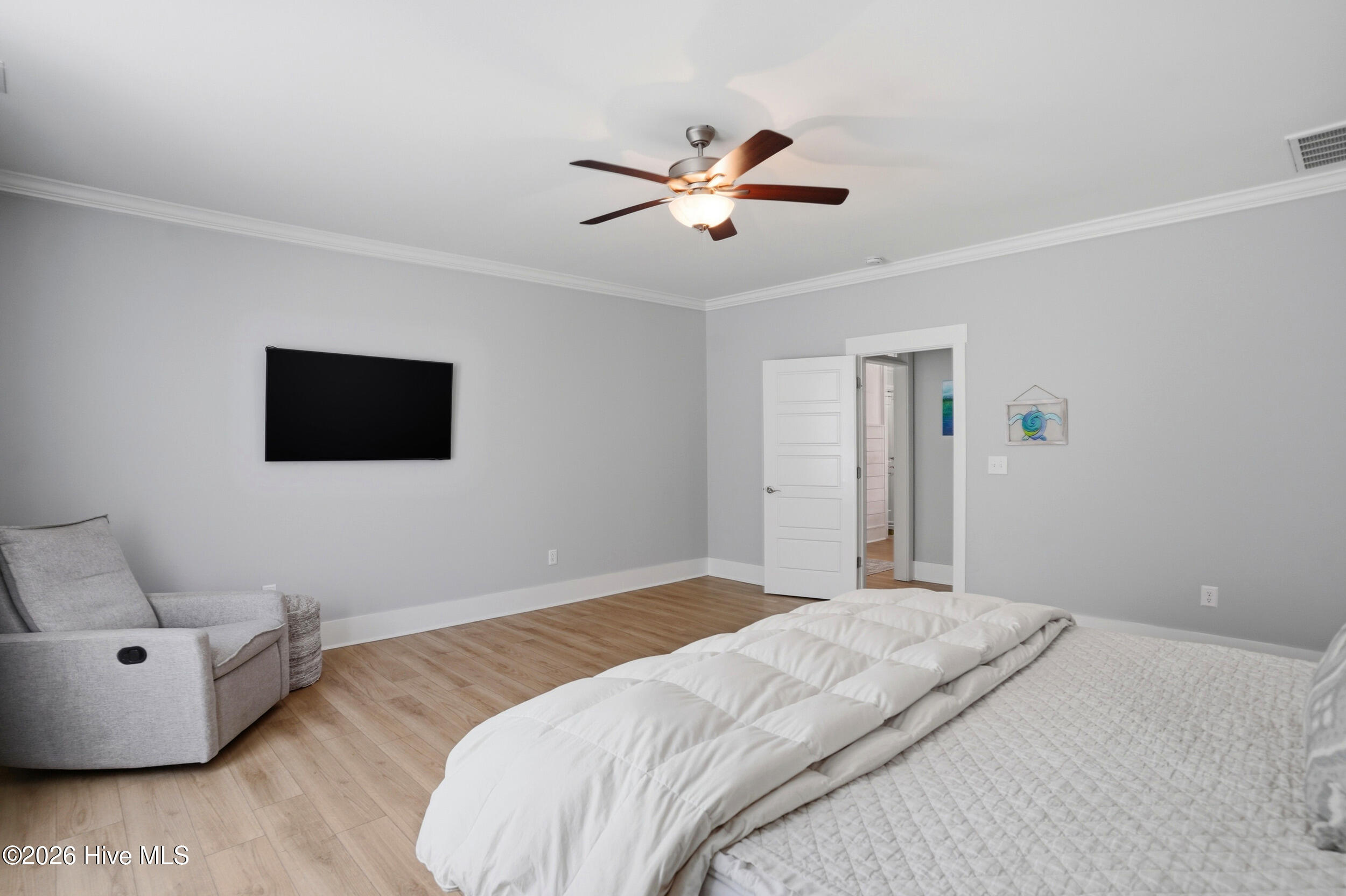 100565471 | Photo 26